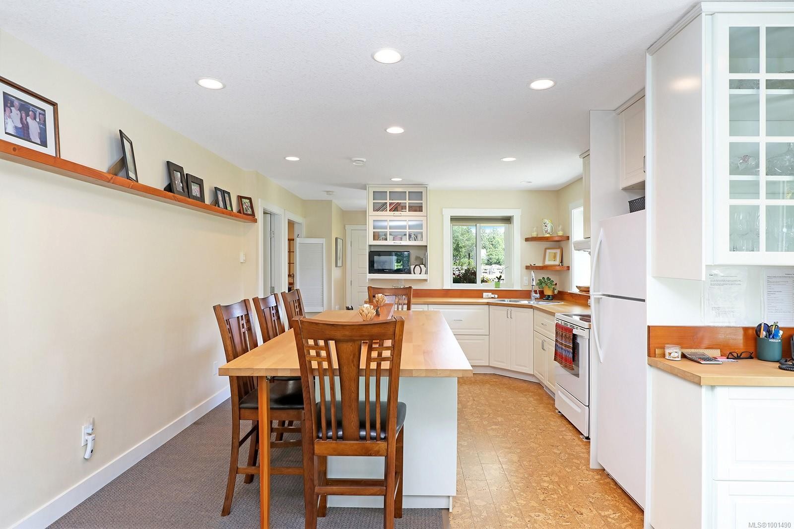 1195 Burbank Rd, Qualicum Beach, BC