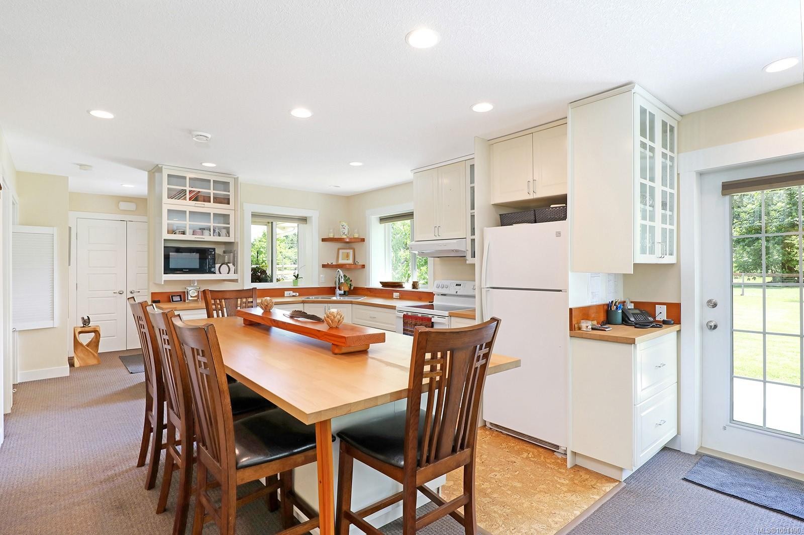 1195 Burbank Rd, Qualicum Beach, BC