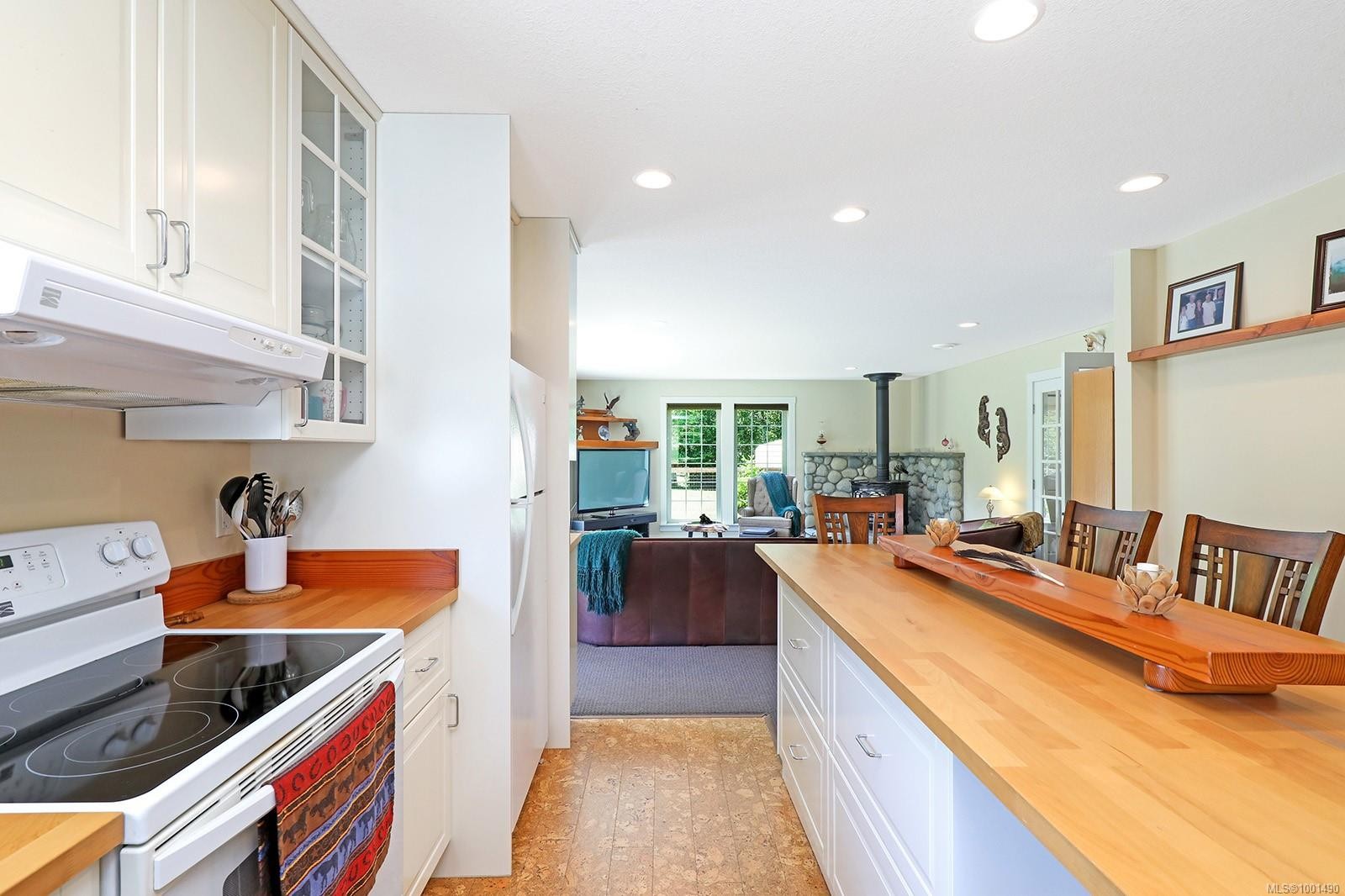 1195 Burbank Rd, Qualicum Beach, BC