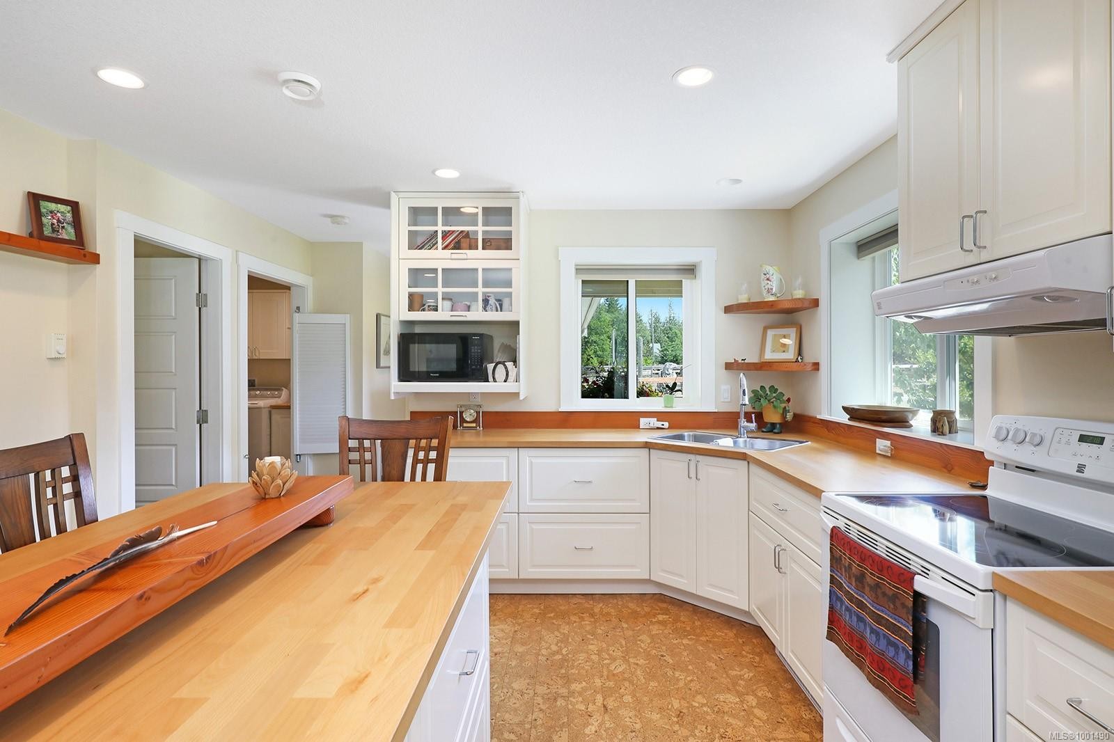 1195 Burbank Rd, Qualicum Beach, BC