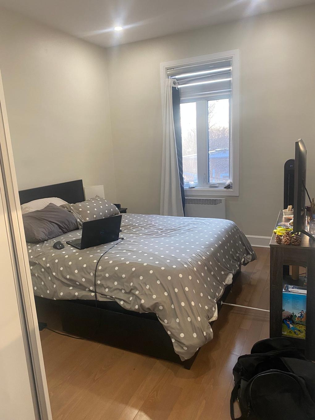 Primary bedroom - 5209 Av. Ponsard, Montréal (Côte-Des-Neiges/Notre-Dame-De-Grâce), QC - Indoor Photo Showing Bedroom