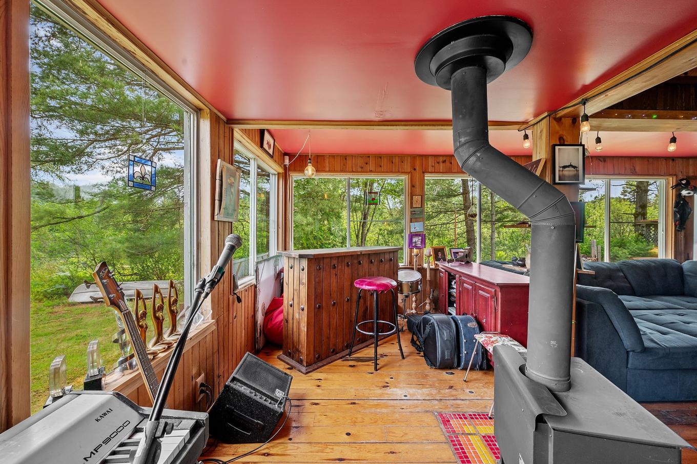 Living room - 2301 Rue St-Hilaire, Val-Morin, QC - Photo Showing Other Room