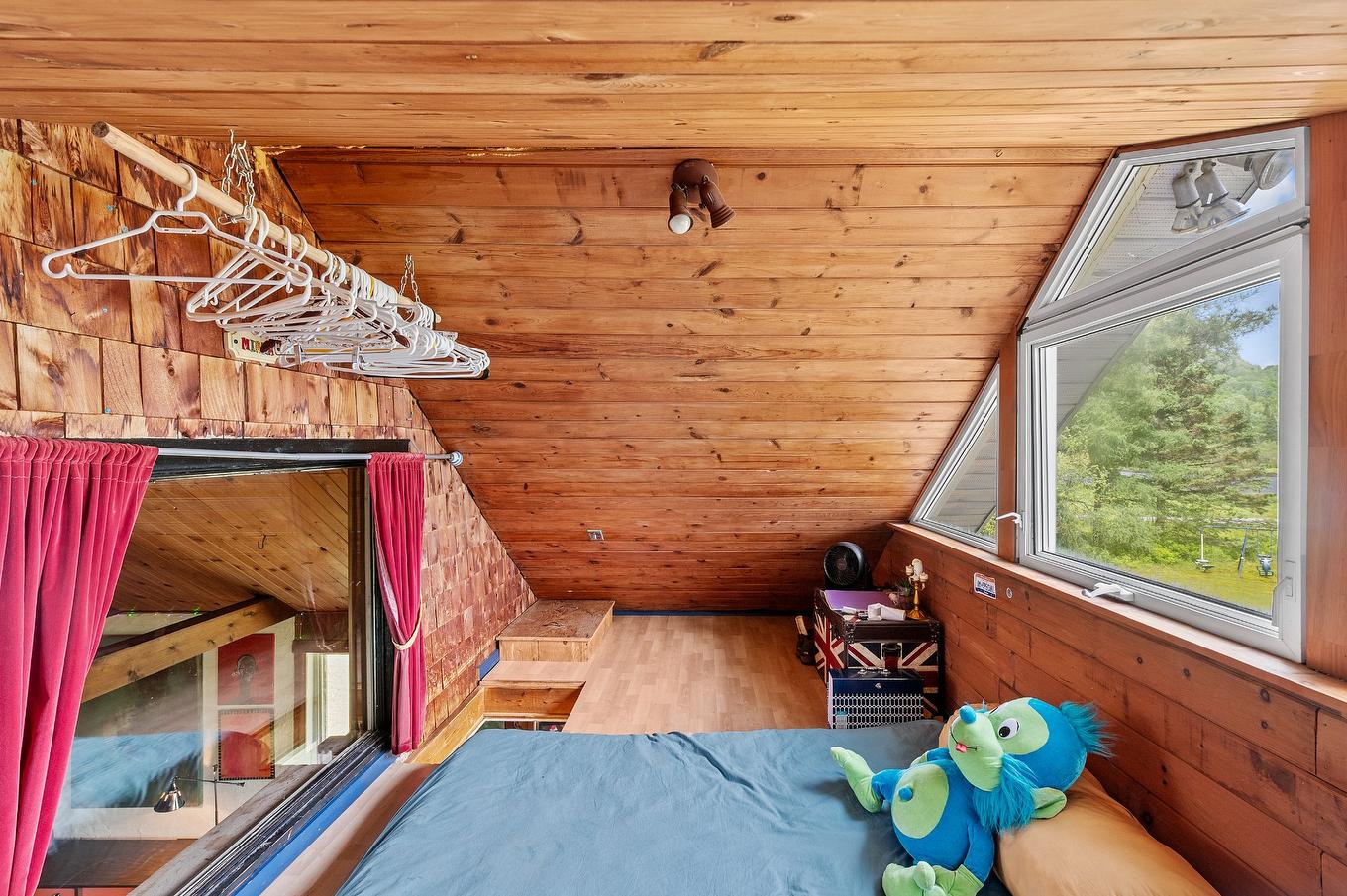 Mezzanine - 2301 Rue St-Hilaire, Val-Morin, QC - Indoor Photo Showing Other Room