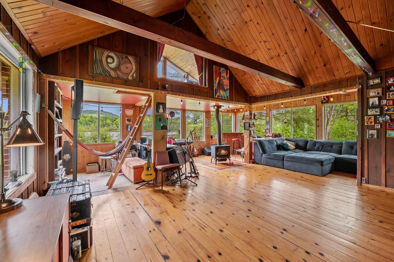 Living room - 2301 Rue St-Hilaire, Val-Morin, QC - Indoor