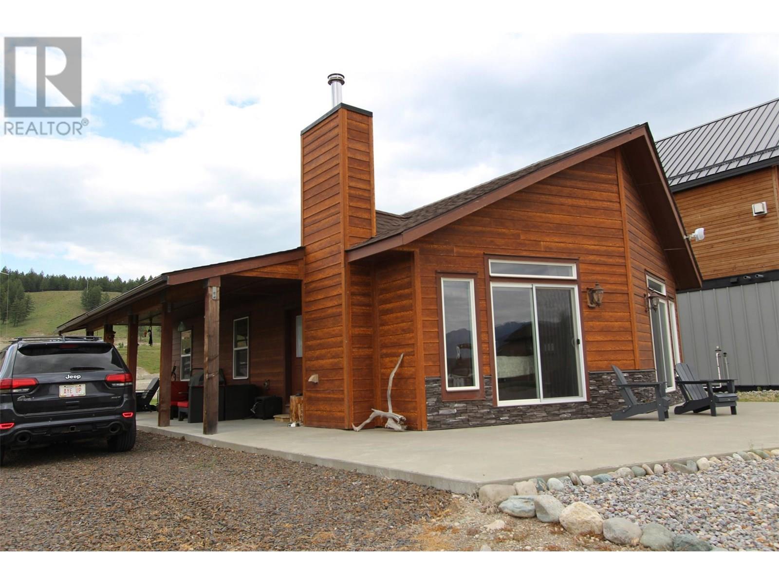 1695 Koocanusa Lake Drive, Newgate, BC - Outdoor
