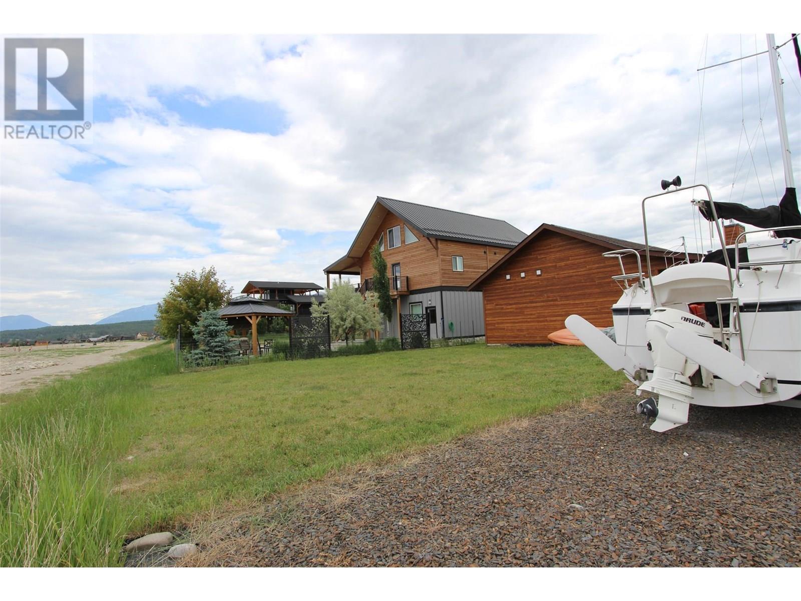 1695 Koocanusa Lake Drive, Newgate, BC - Outdoor