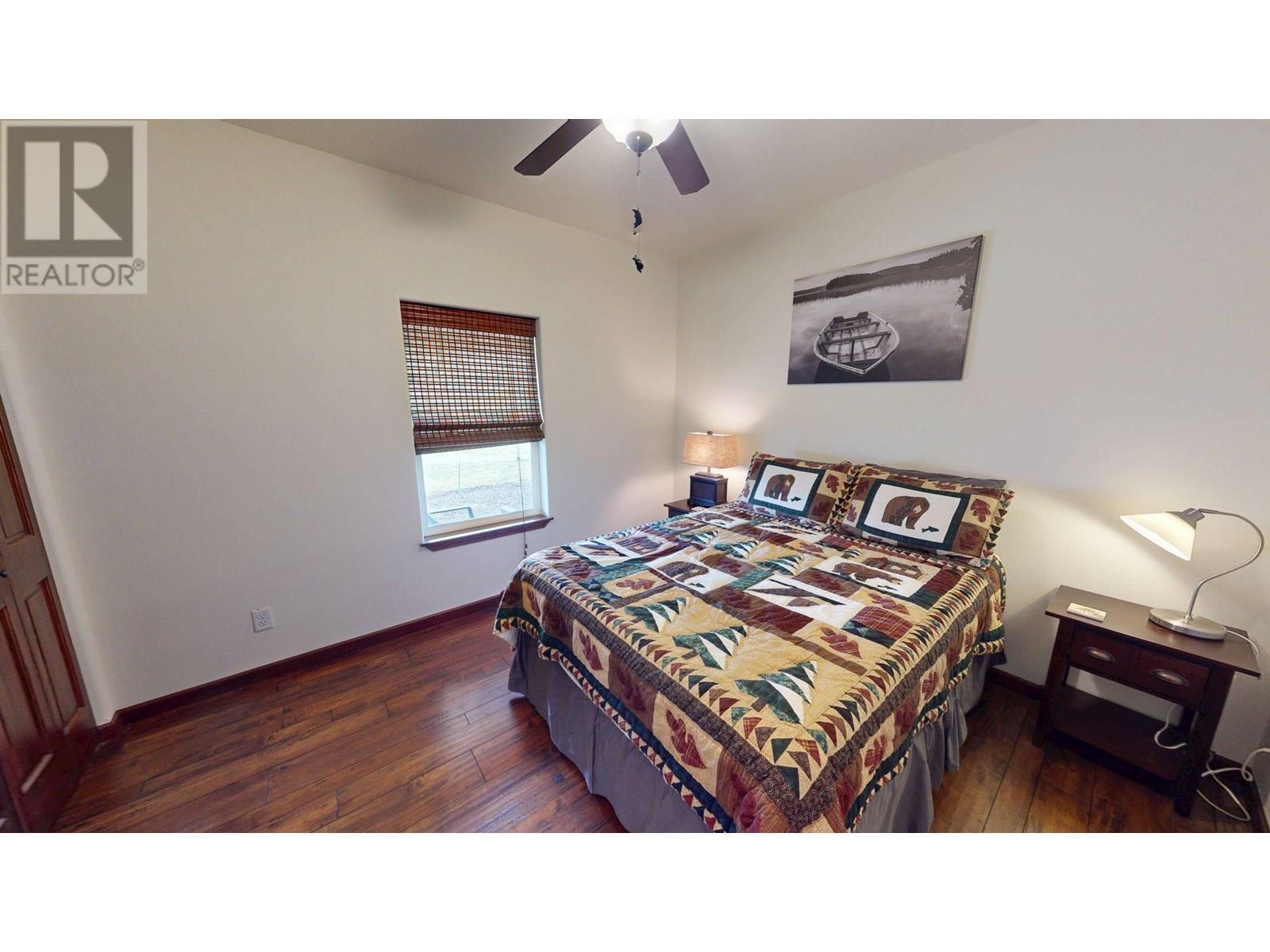 1695 Koocanusa Lake Drive, Newgate, BC - Indoor Photo Showing Bedroom