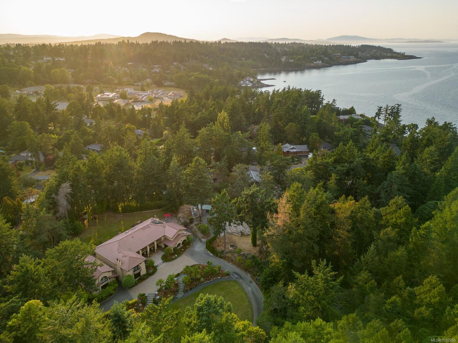 2495 Shannon Pl, Saanich, BC