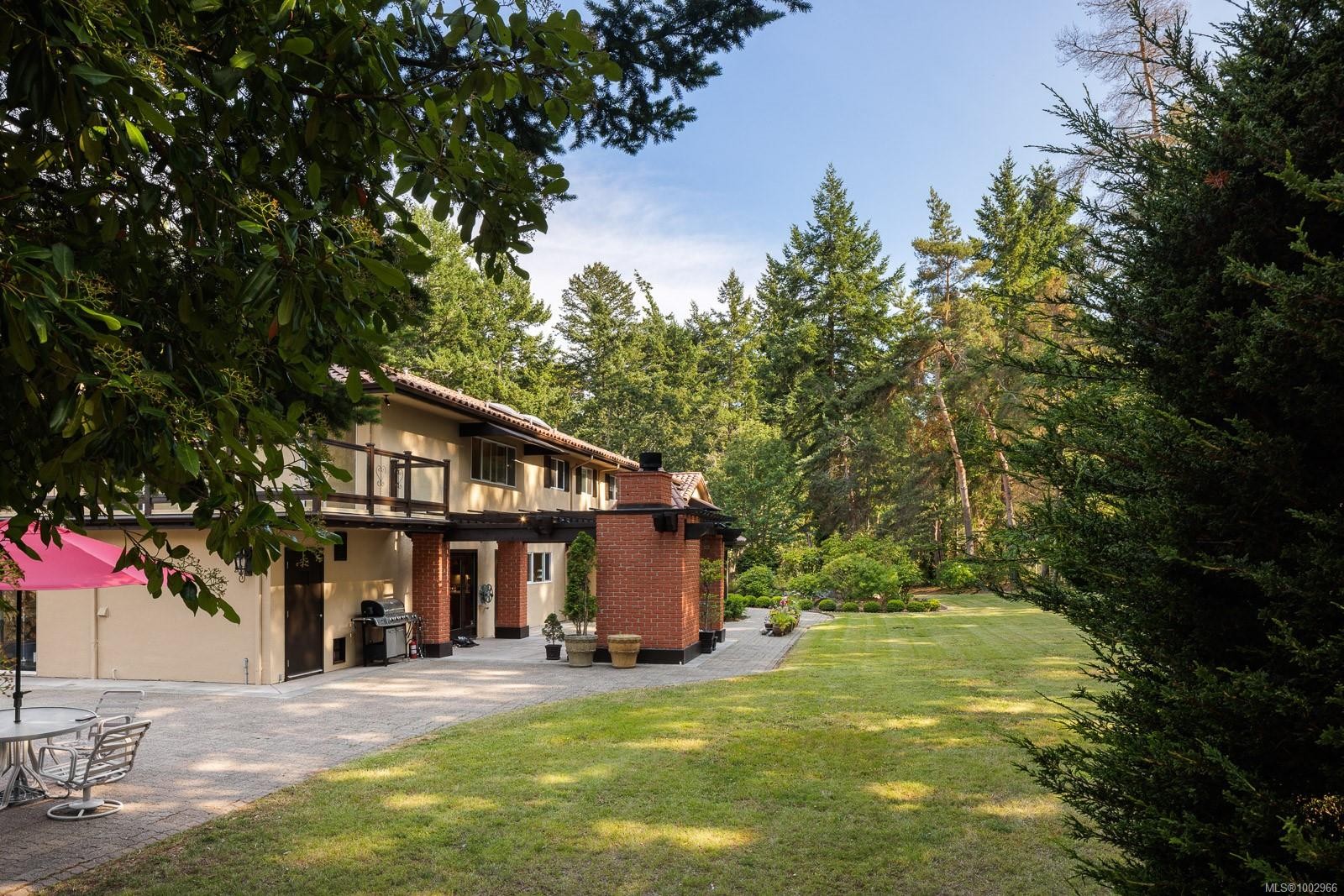 2495 Shannon Pl, Saanich, BC