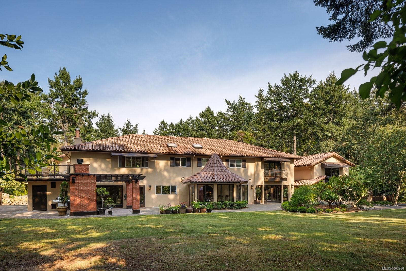 2495 Shannon Pl, Saanich, BC