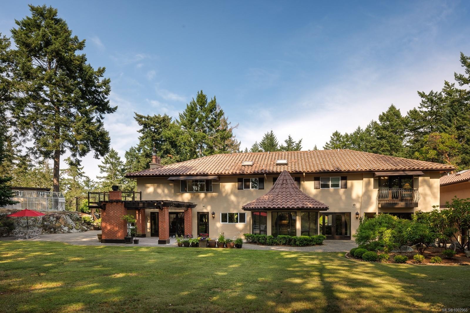 2495 Shannon Pl, Saanich, BC