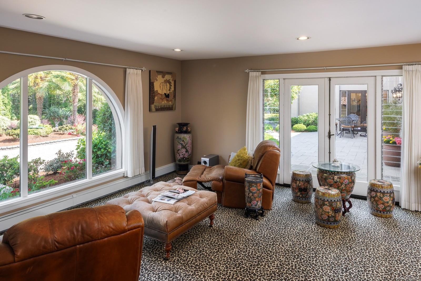 2495 Shannon Pl, Saanich, BC