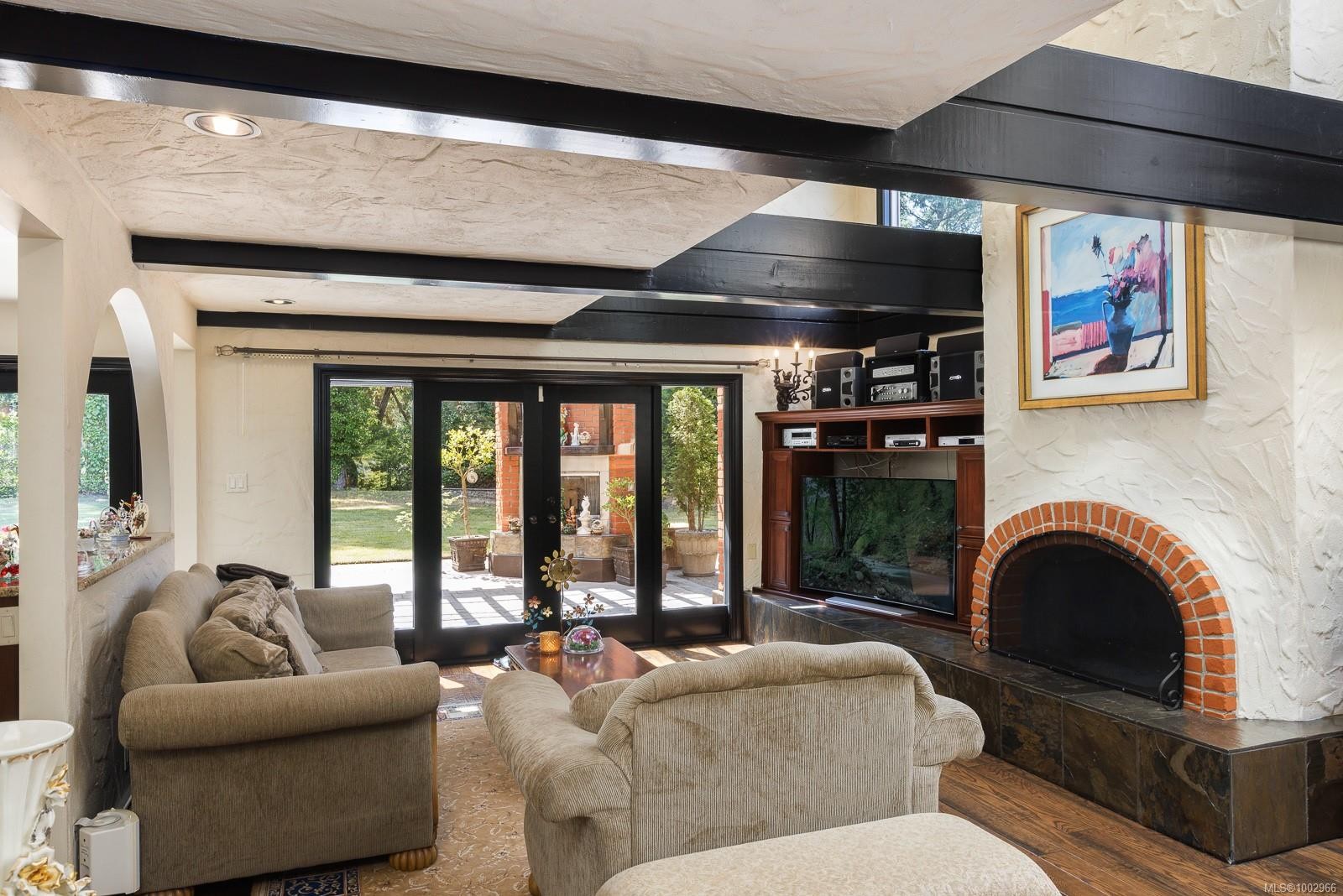 2495 Shannon Pl, Saanich, BC