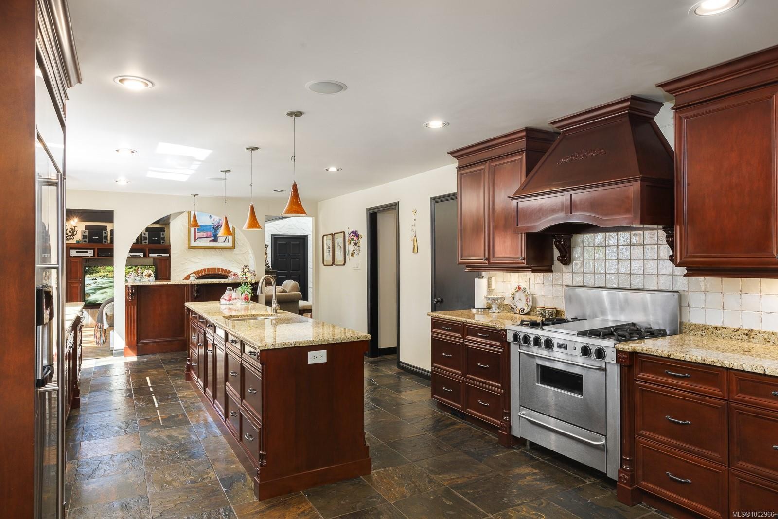 2495 Shannon Pl, Saanich, BC