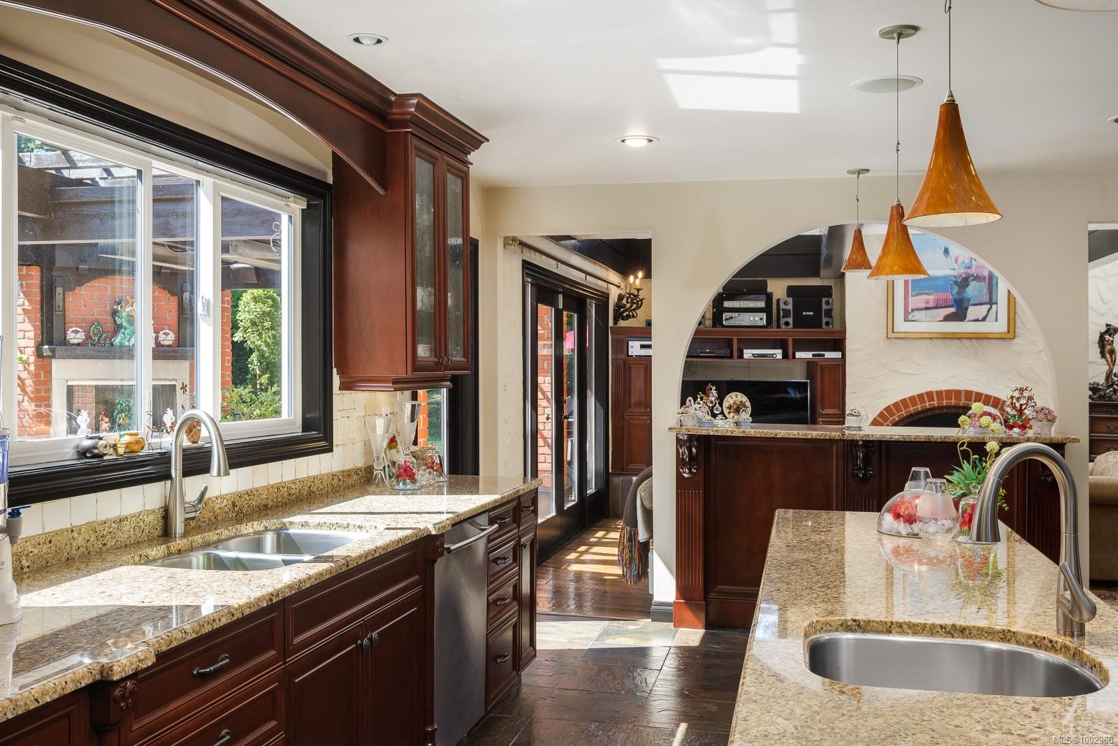 2495 Shannon Pl, Saanich, BC