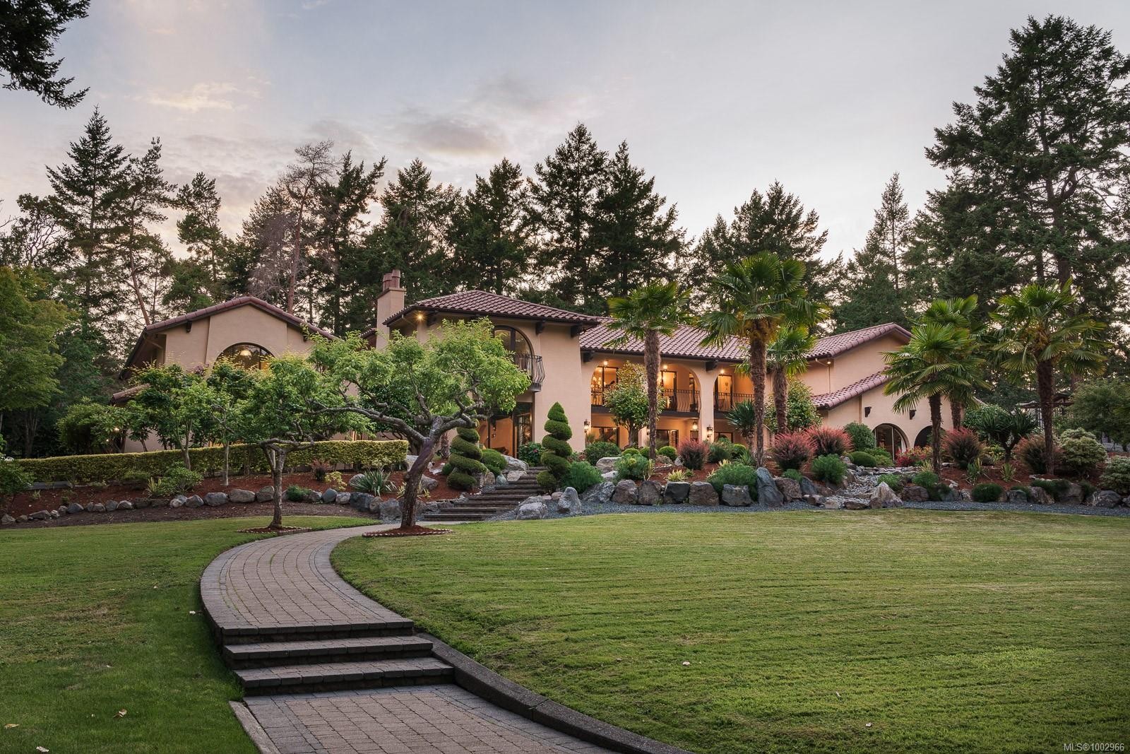 2495 Shannon Pl, Saanich, BC