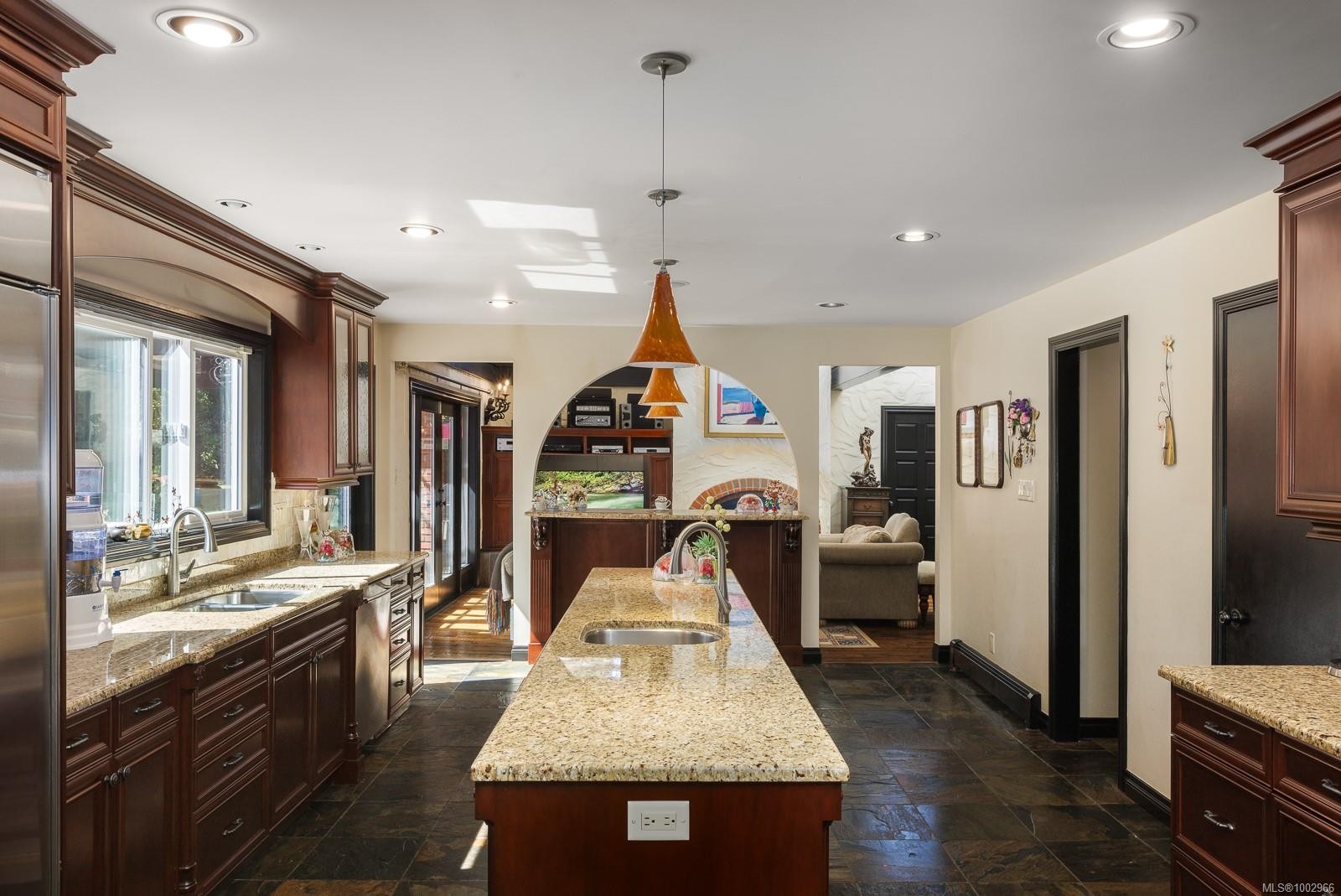 2495 Shannon Pl, Saanich, BC