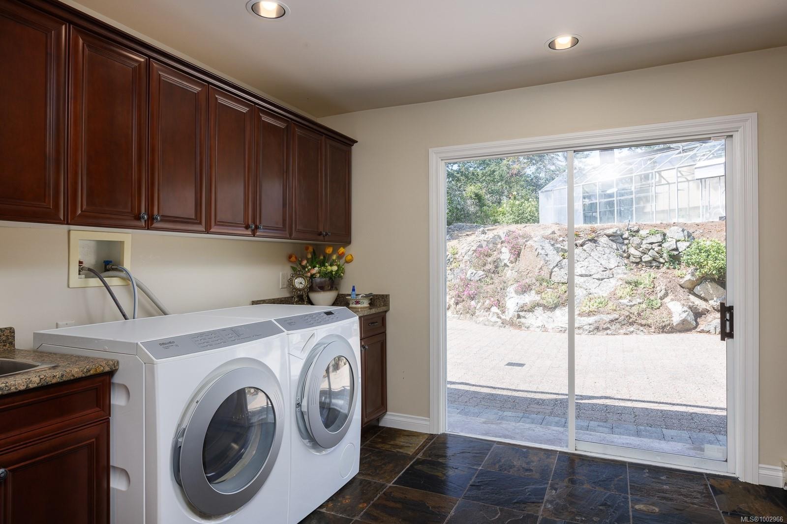 2495 Shannon Pl, Saanich, BC