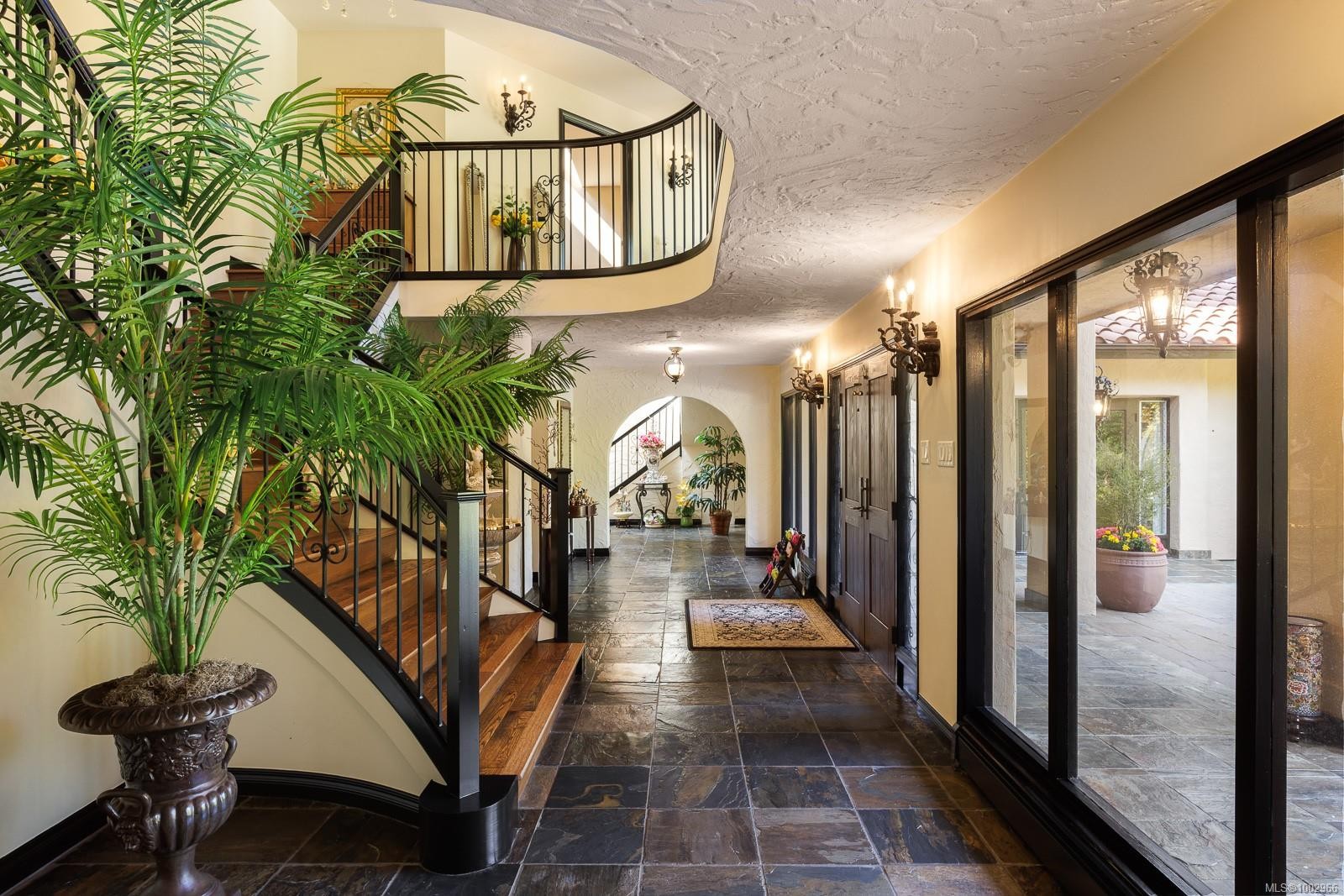 2495 Shannon Pl, Saanich, BC