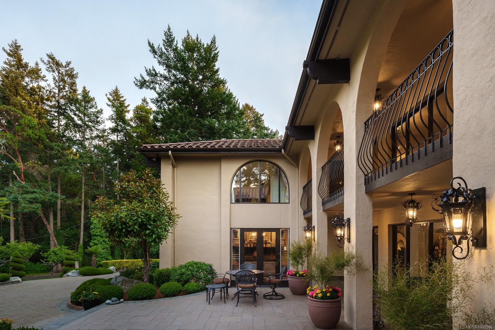 2495 Shannon Pl, Saanich, BC