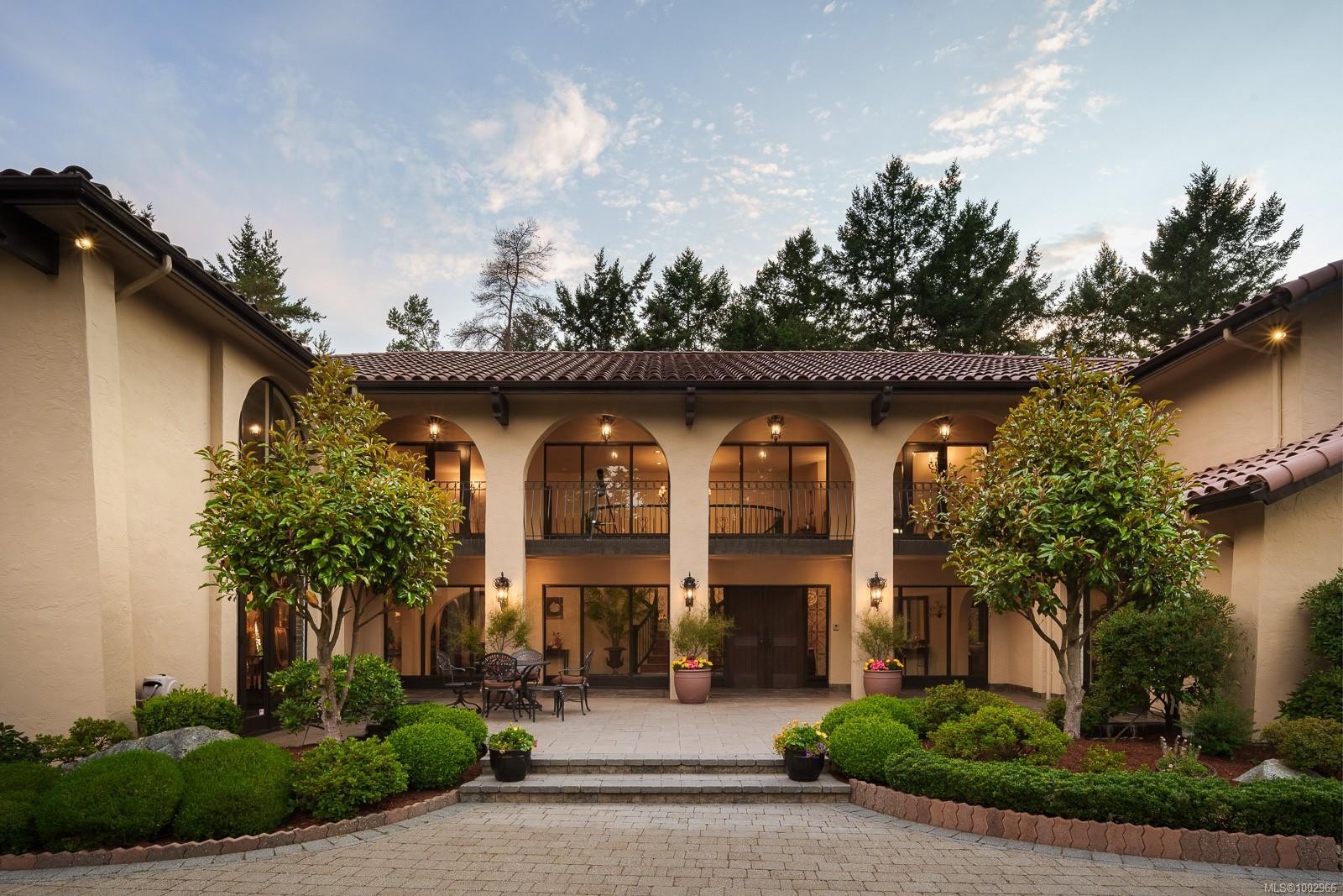 2495 Shannon Pl, Saanich, BC