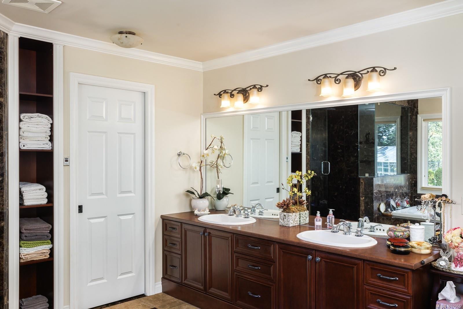 2495 Shannon Pl, Saanich, BC