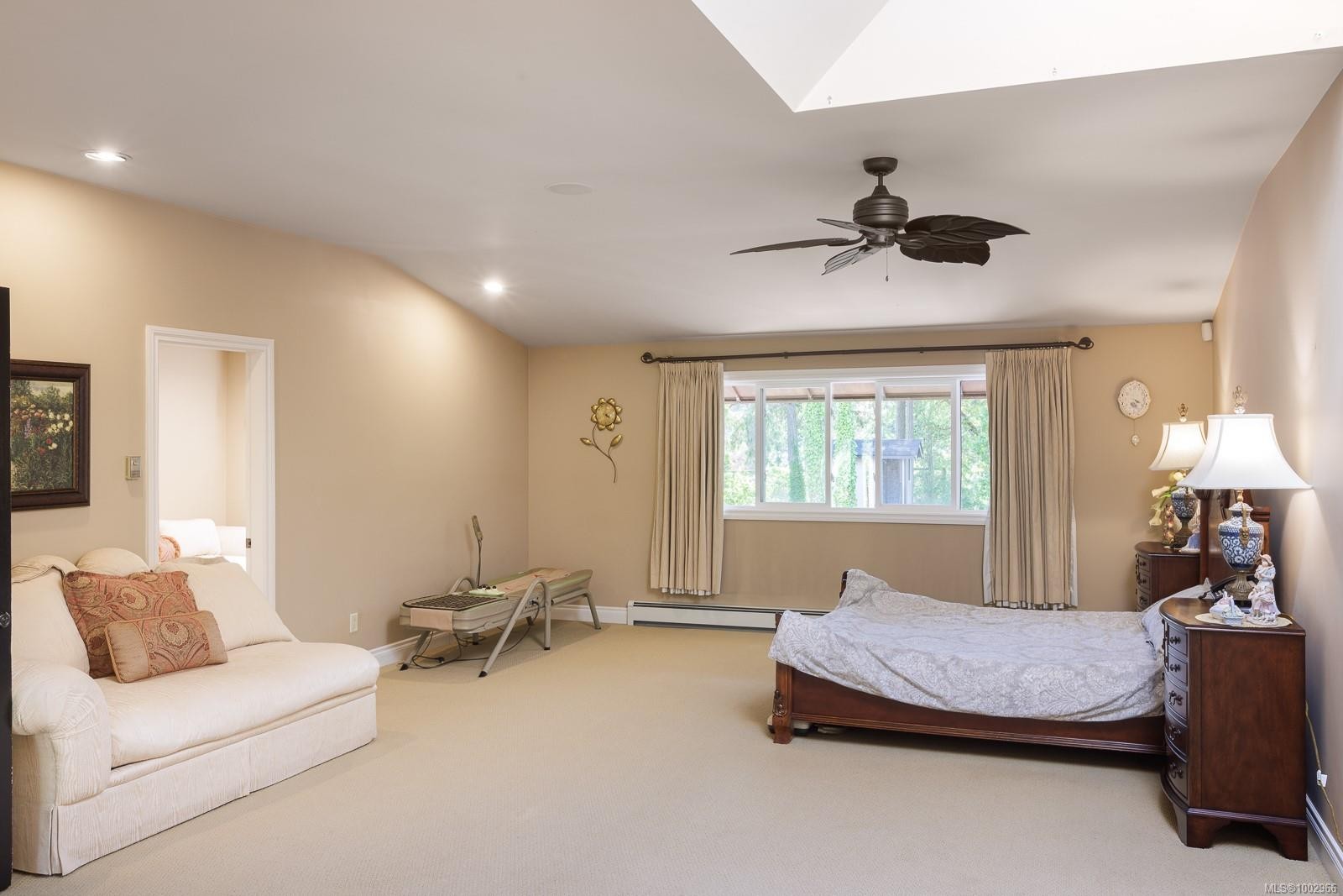 2495 Shannon Pl, Saanich, BC