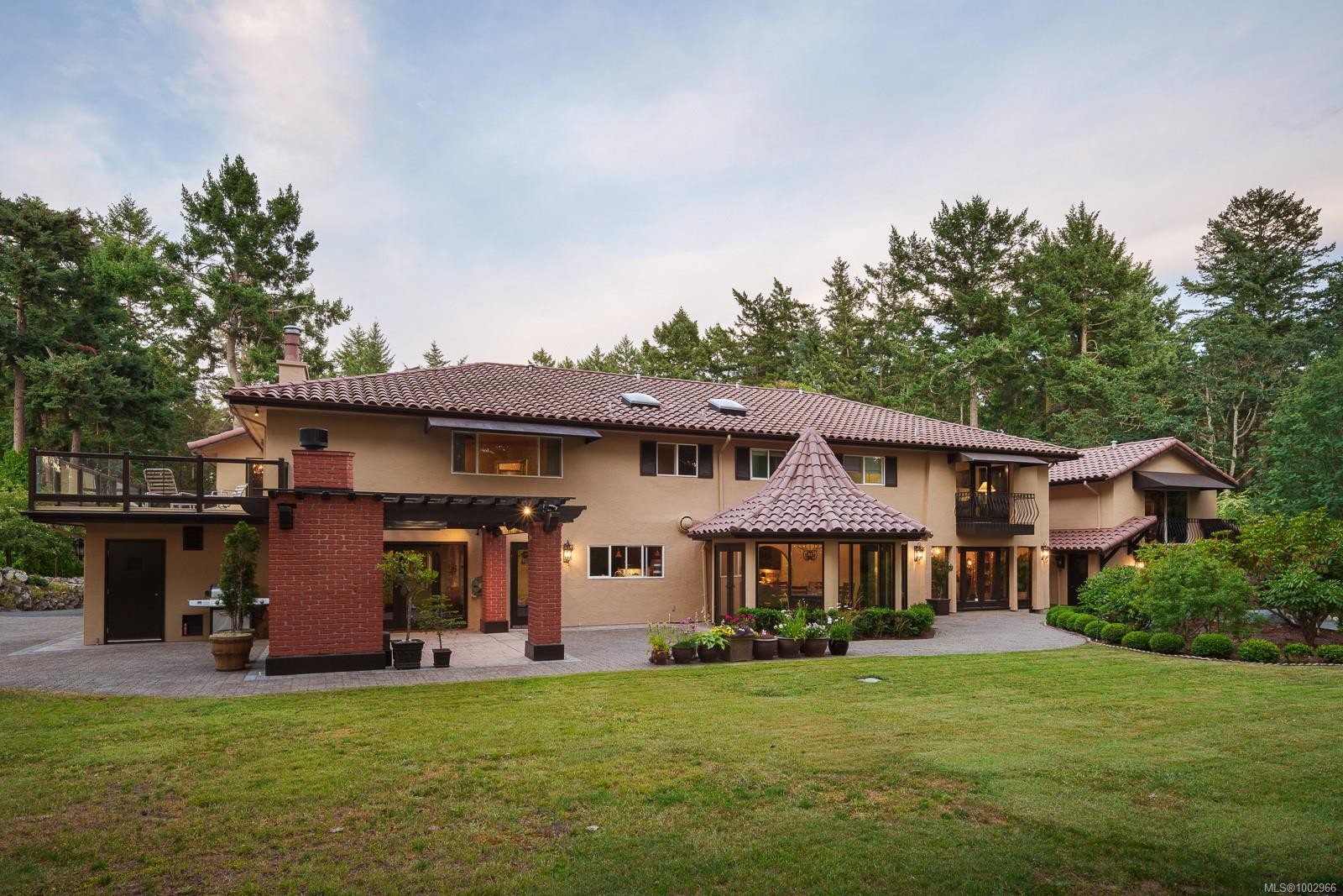 2495 Shannon Pl, Saanich, BC