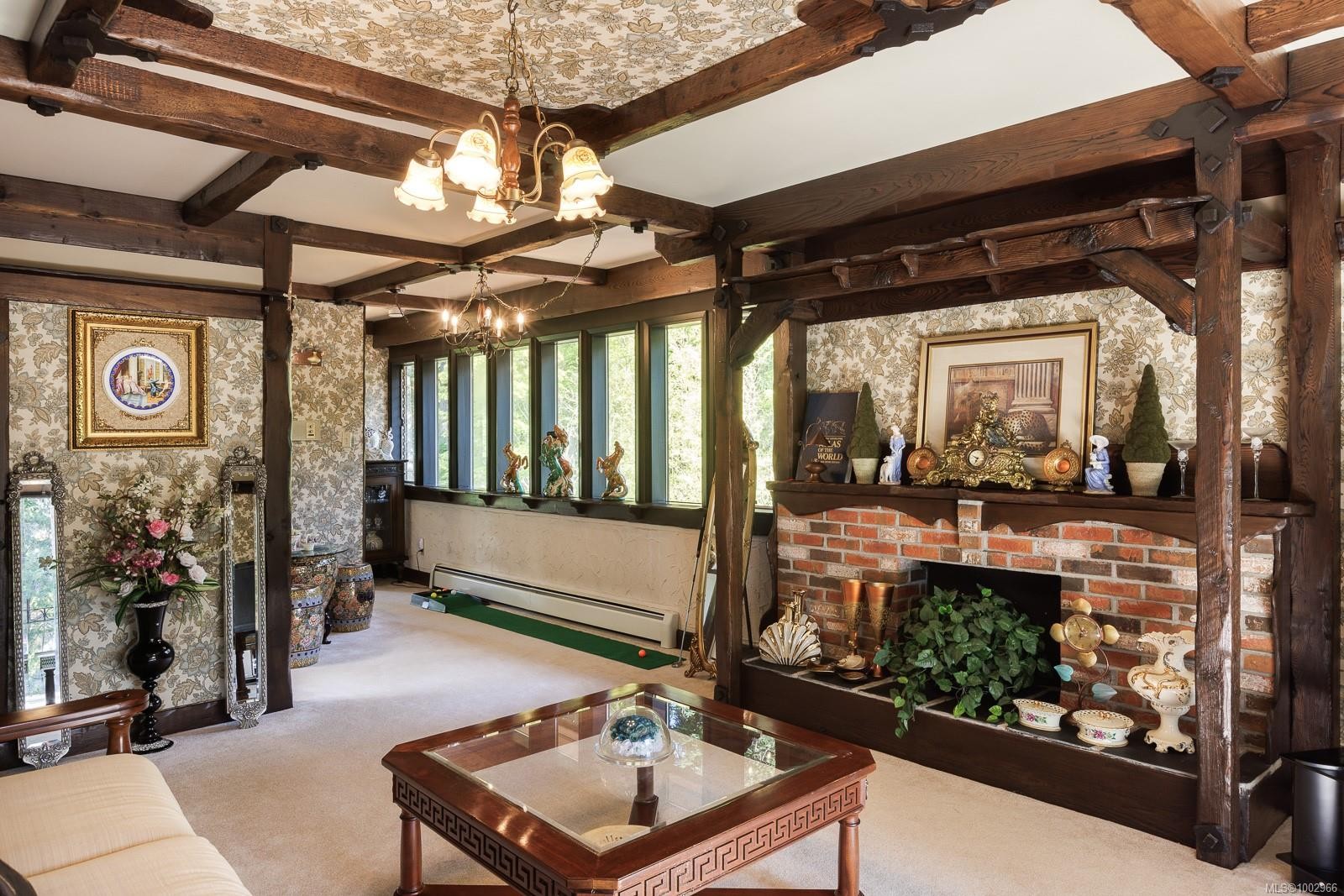 2495 Shannon Pl, Saanich, BC