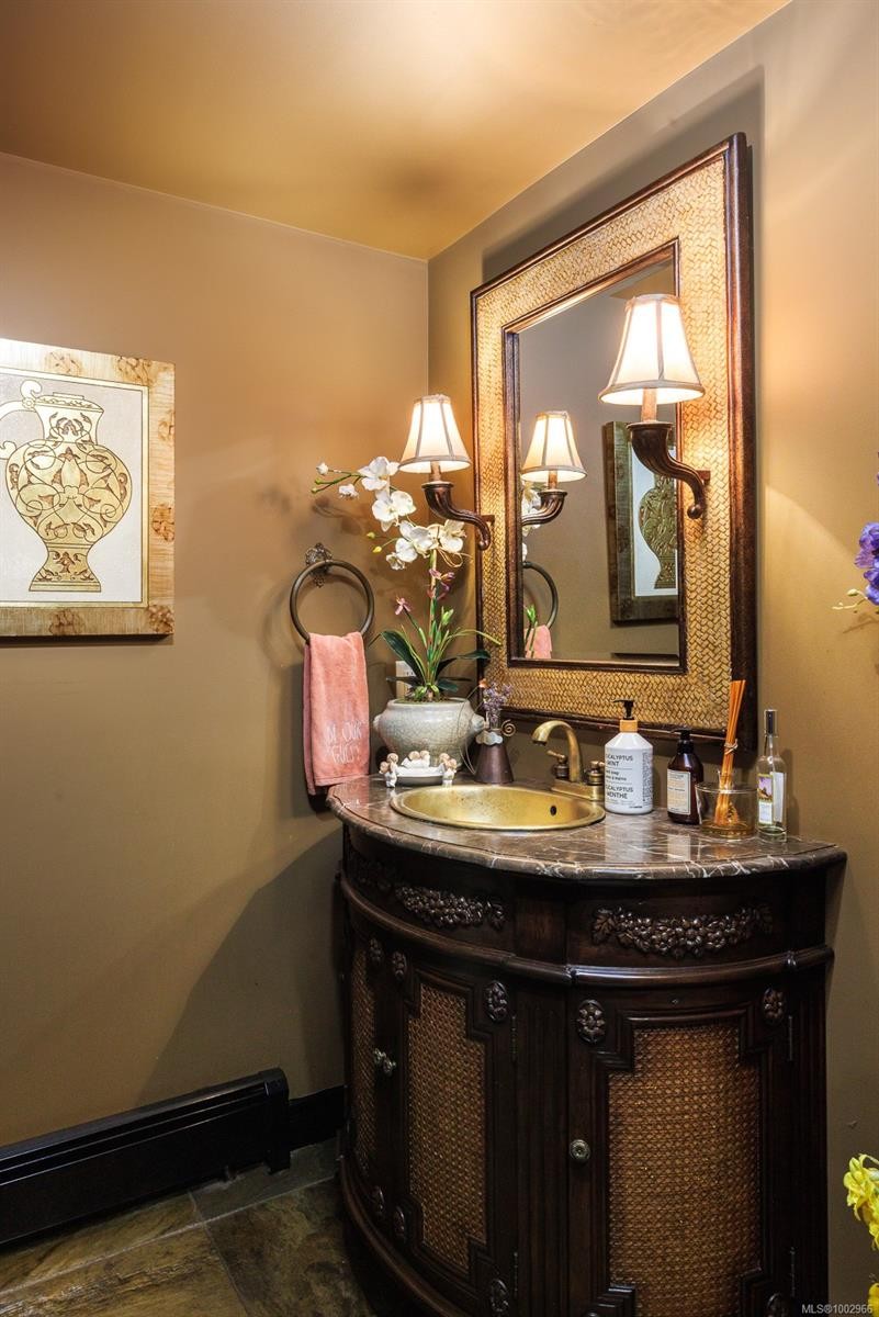 2495 Shannon Pl, Saanich, BC