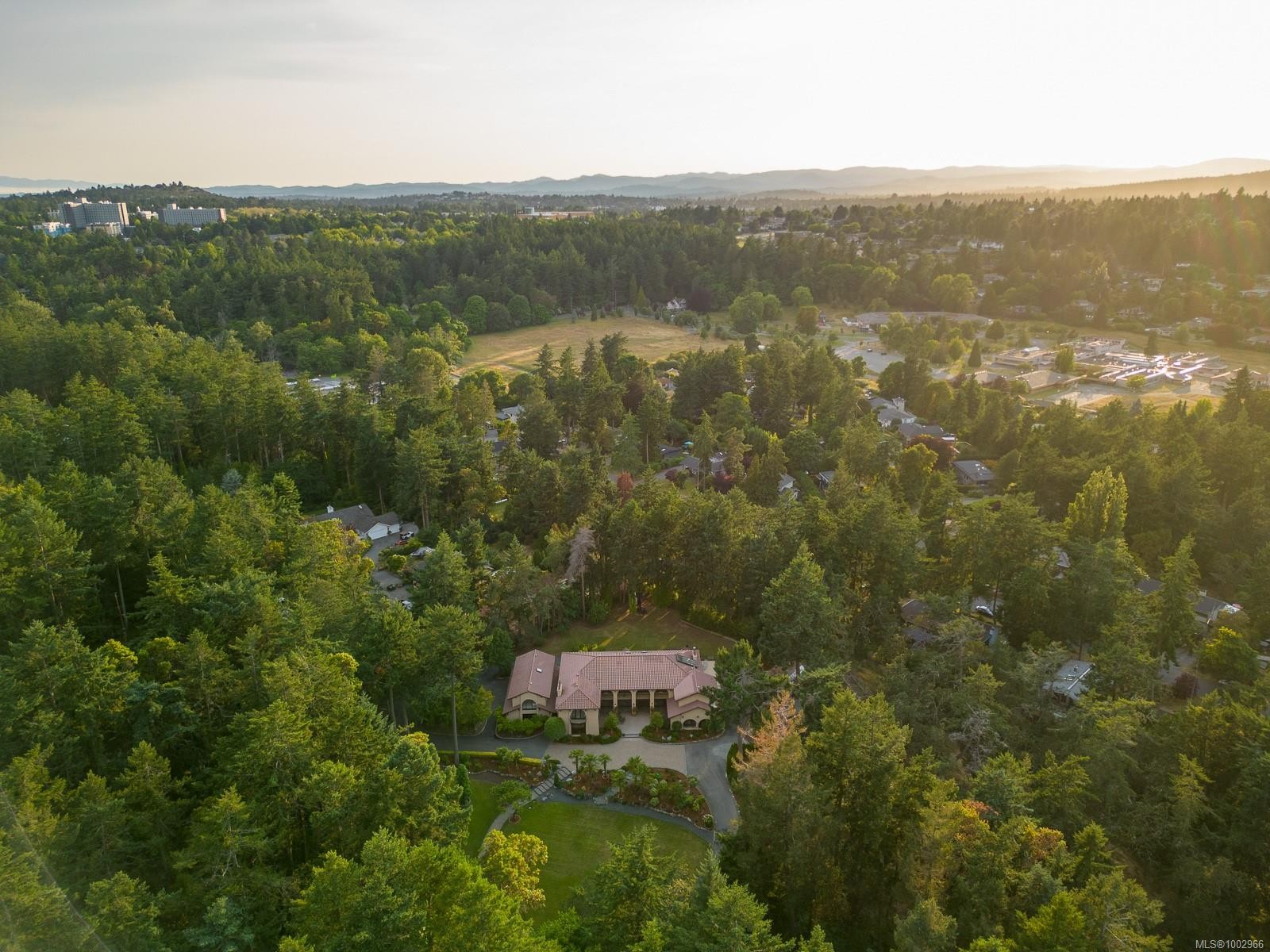 2495 Shannon Pl, Saanich, BC