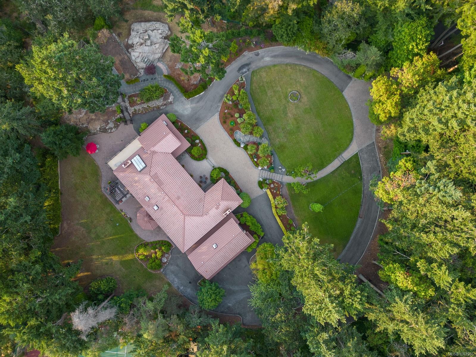 2495 Shannon Pl, Saanich, BC