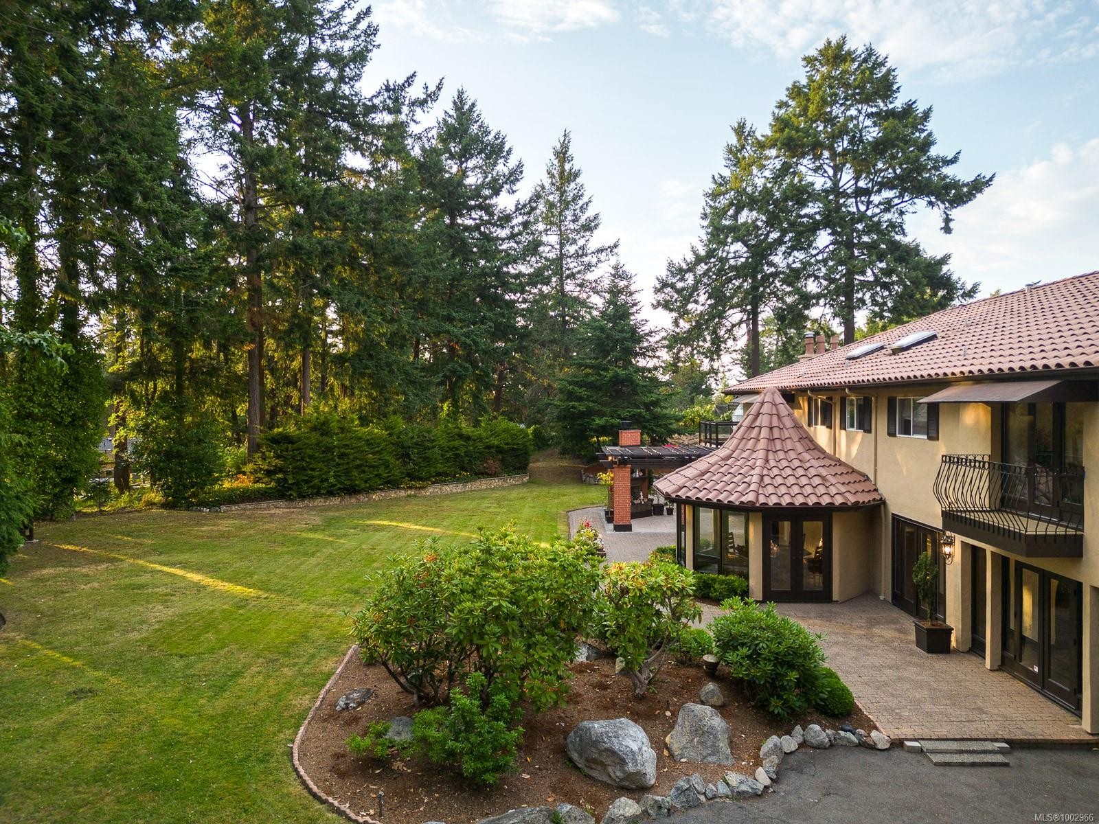 2495 Shannon Pl, Saanich, BC