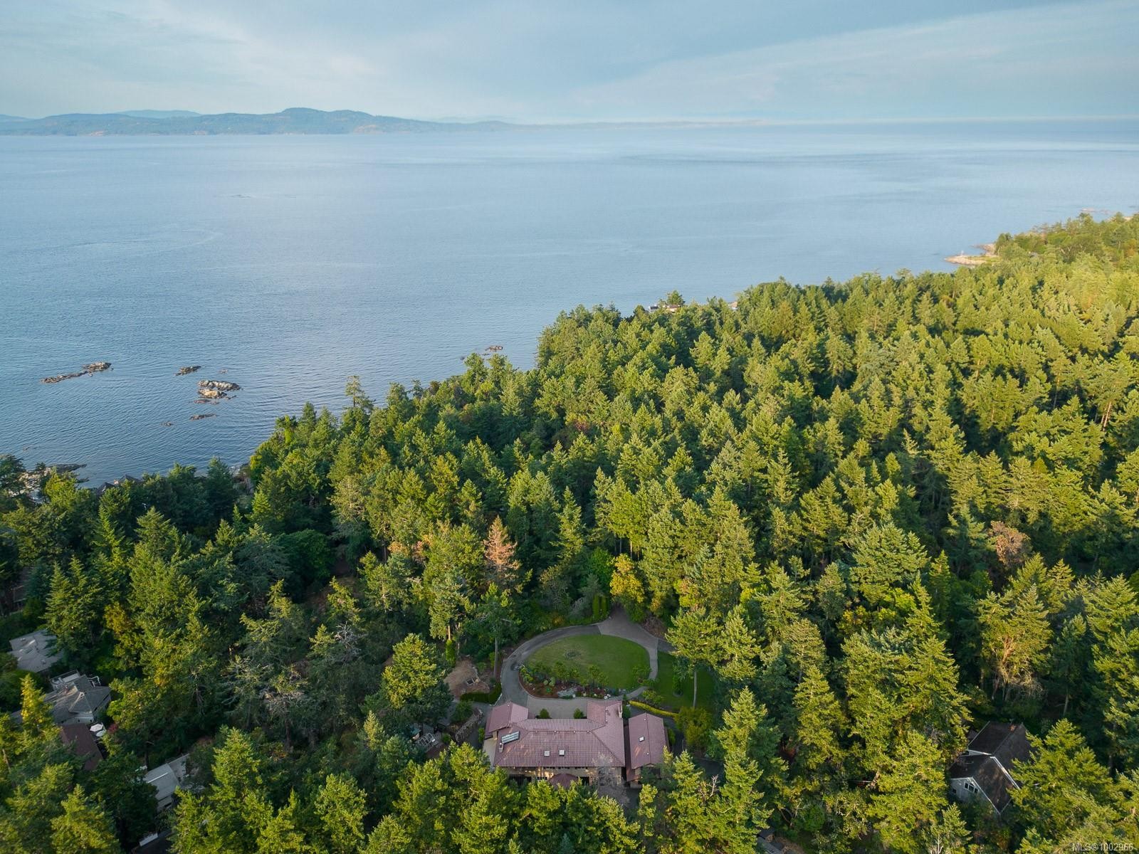 2495 Shannon Pl, Saanich, BC