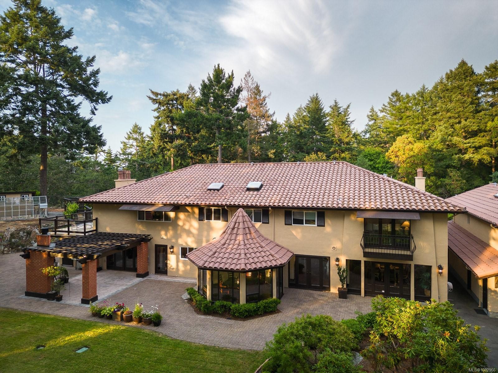 2495 Shannon Pl, Saanich, BC