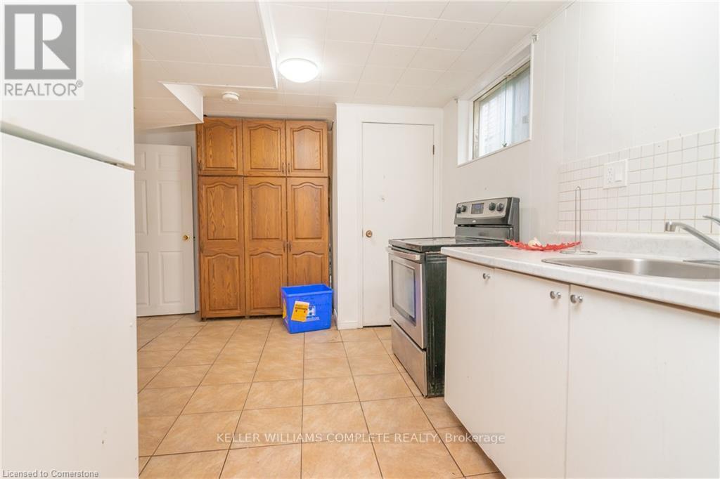 574 Upper Sherman Avenue, Hamilton, ON - Indoor Photo Showing Kitchen