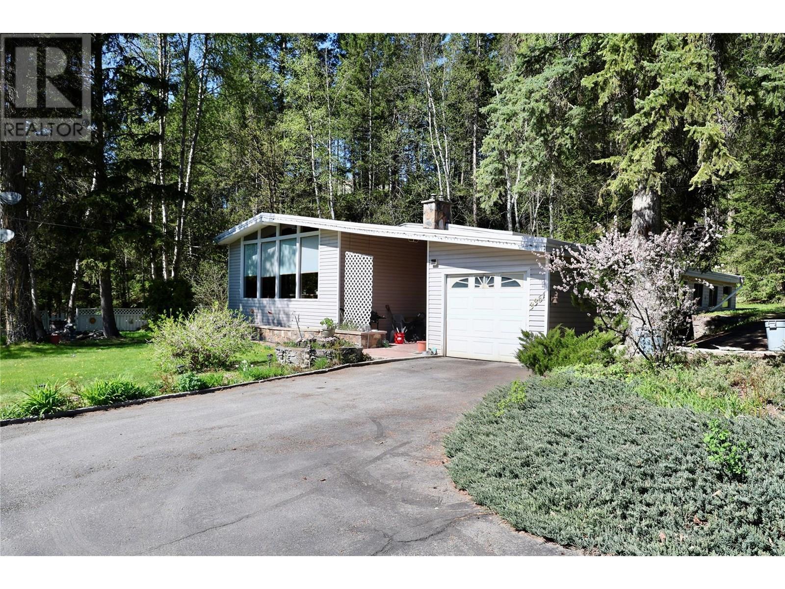 3361 & 3365 95 Highway, Golden, BC - Outdoor