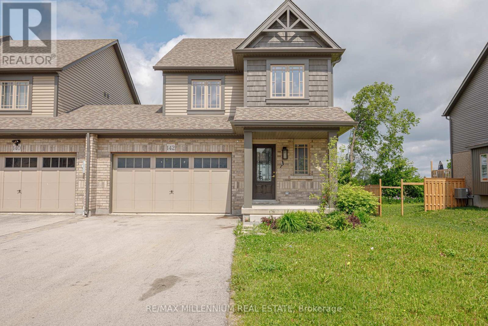 142 Stonebrook Way, Grey Highlands, ON - Outdoor With Facade