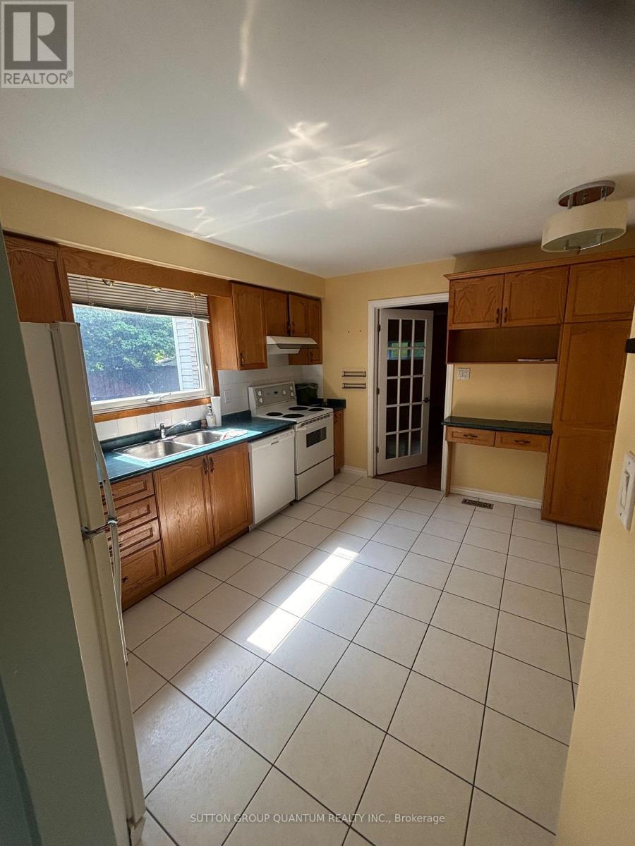 72 Teal Avenue, Hamilton, ON - Indoor Photo Showing Kitchen With Double Sink