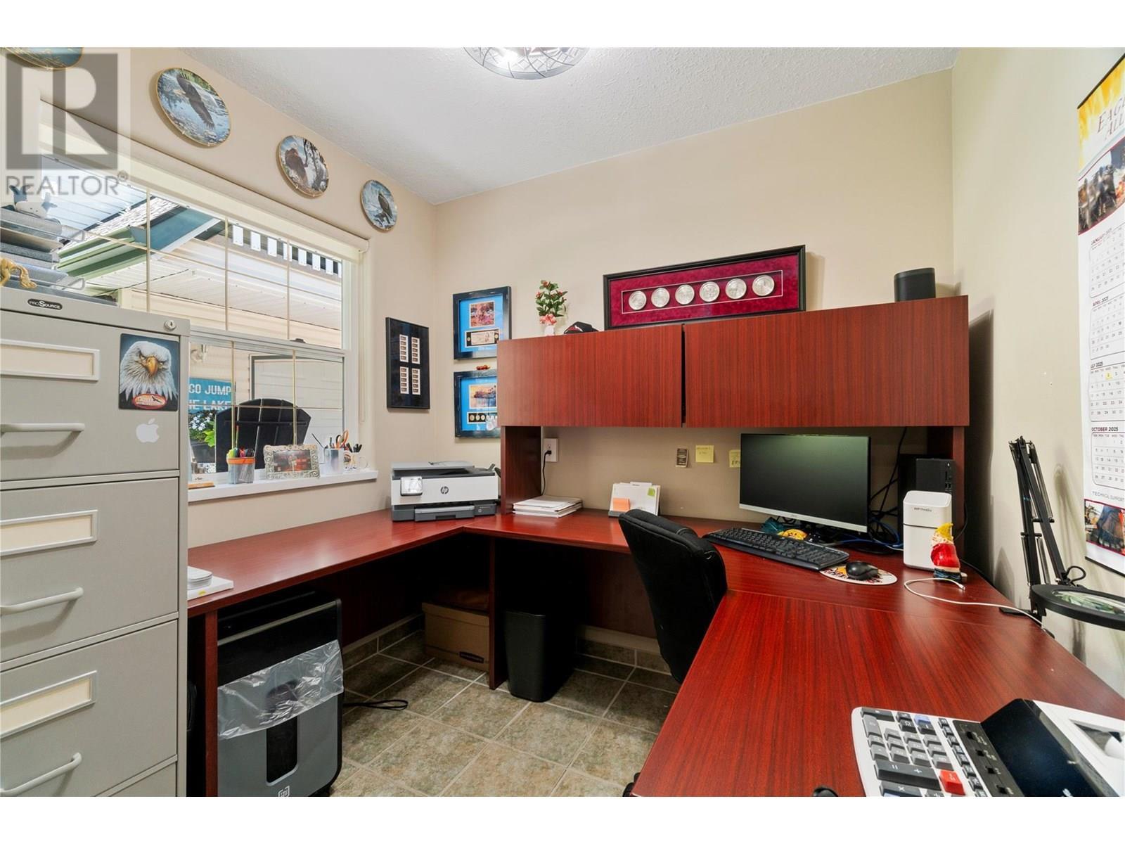 1047 Wharf Road, Scotch Creek, BC - Indoor Photo Showing Office