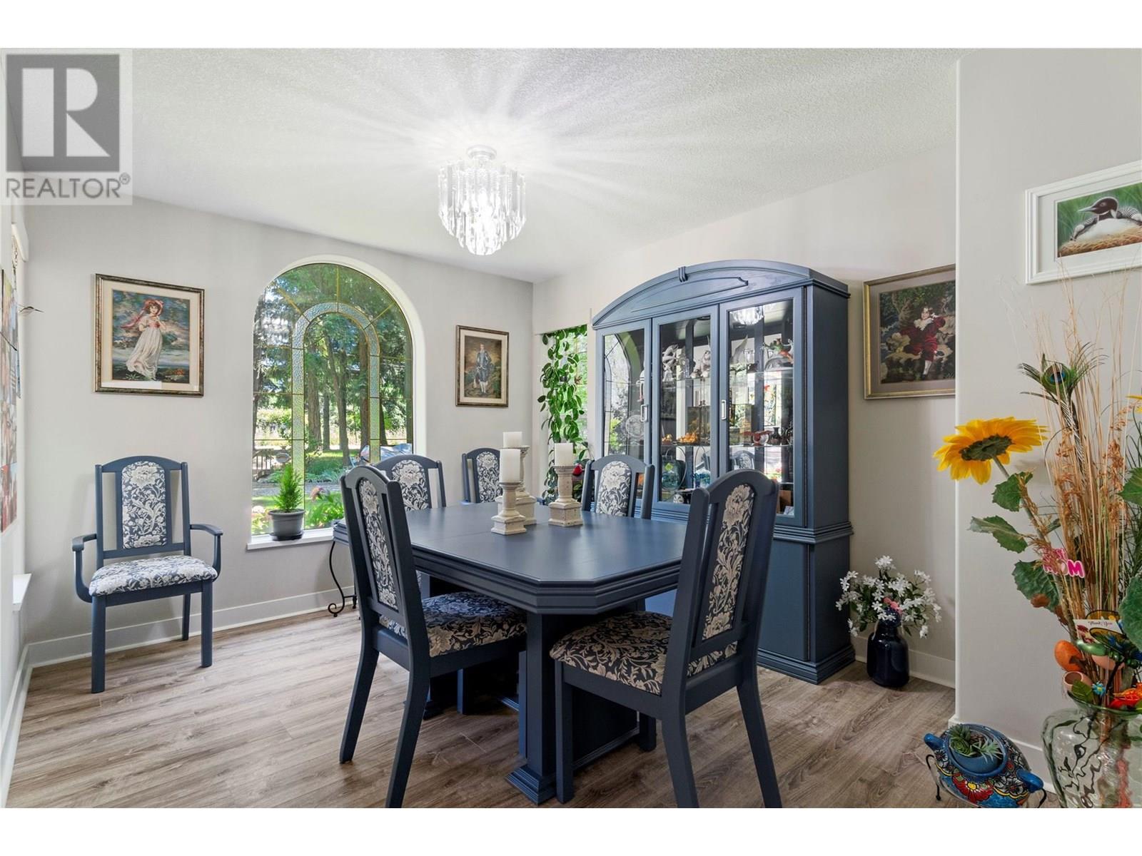 1047 Wharf Road, Scotch Creek, BC - Indoor Photo Showing Dining Room
