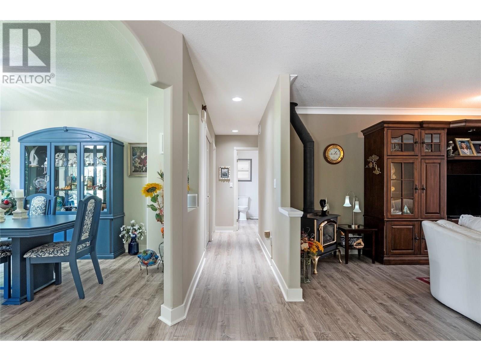 1047 Wharf Road, Scotch Creek, BC - Indoor