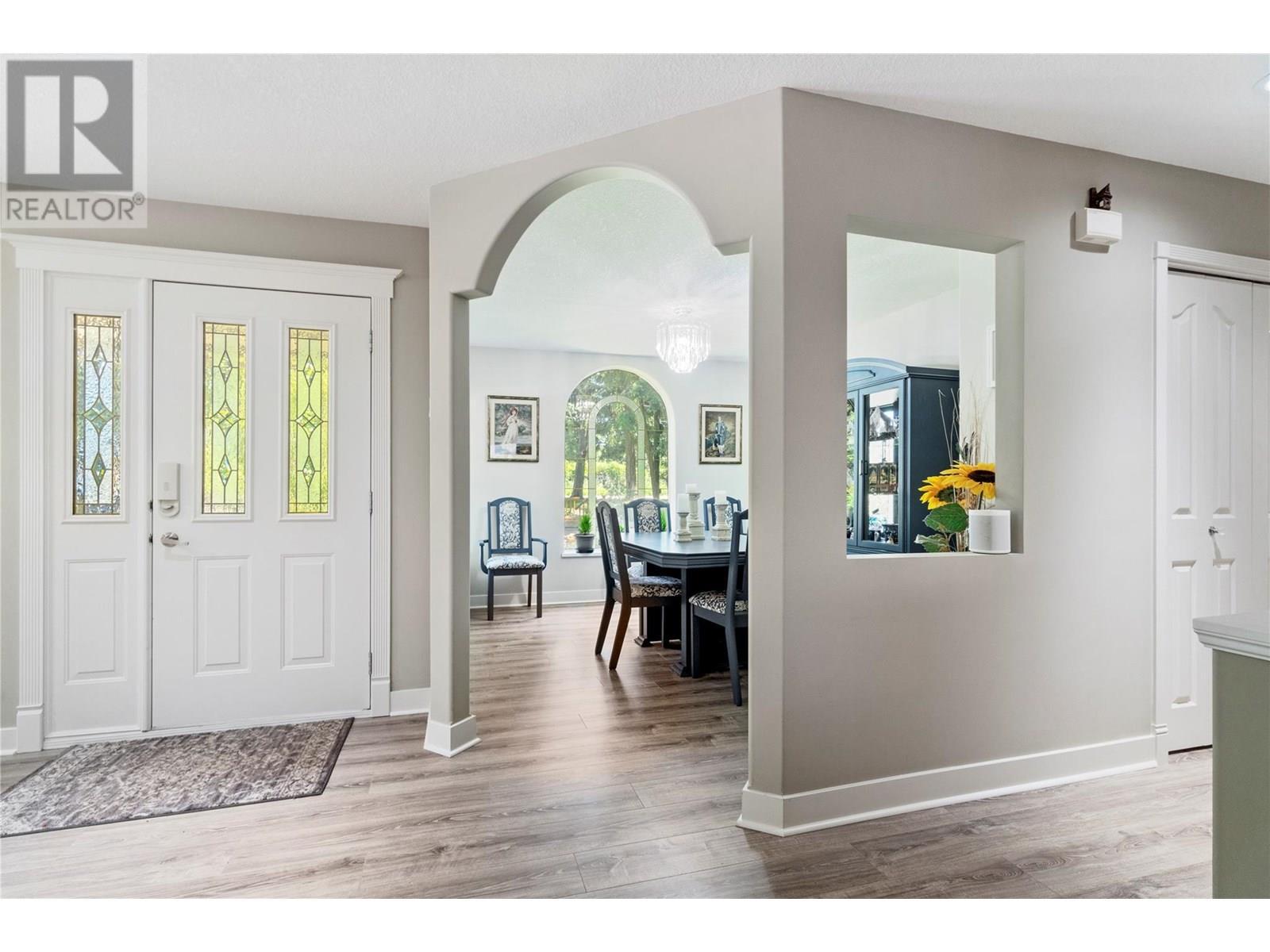 1047 Wharf Road, Scotch Creek, BC - Indoor Photo Showing Other Room