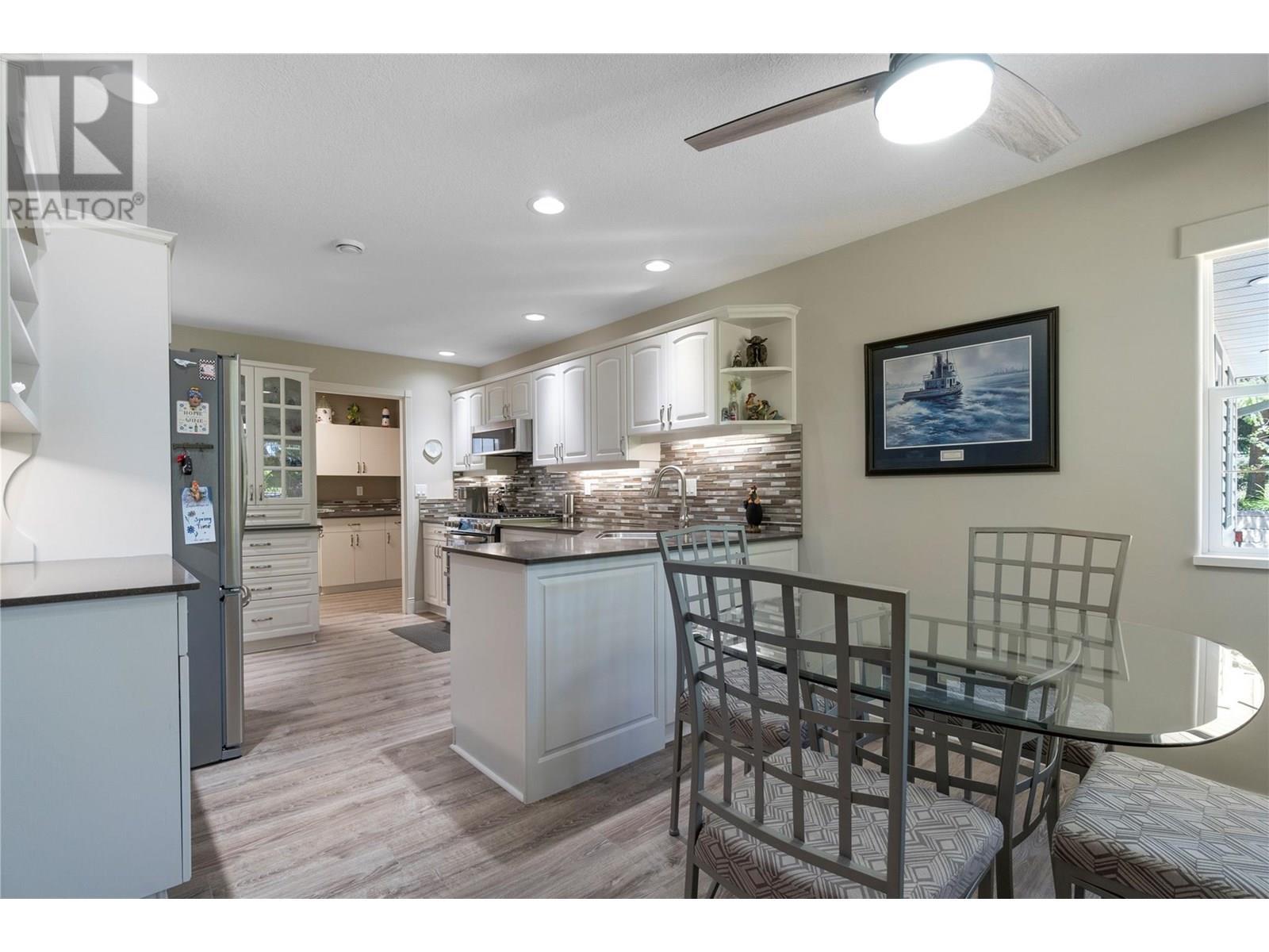 1047 Wharf Road, Scotch Creek, BC - Indoor Photo Showing Other Room