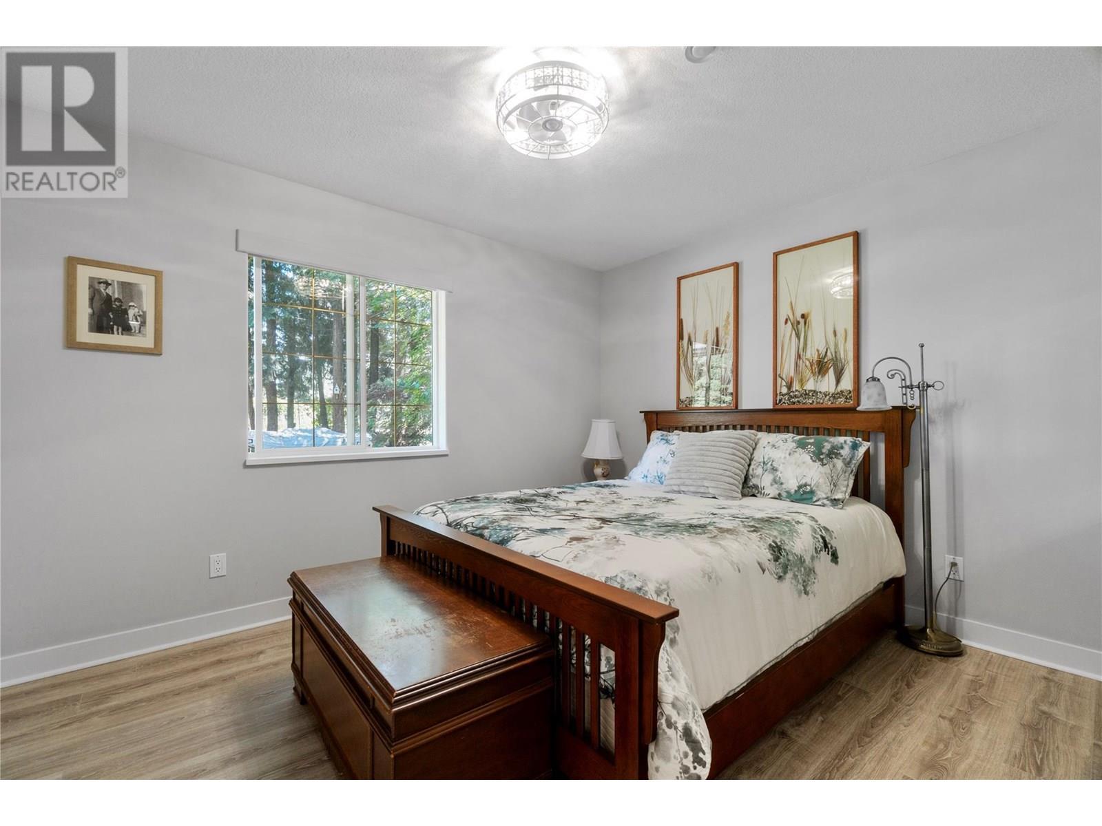 1047 Wharf Road, Scotch Creek, BC - Indoor Photo Showing Bedroom