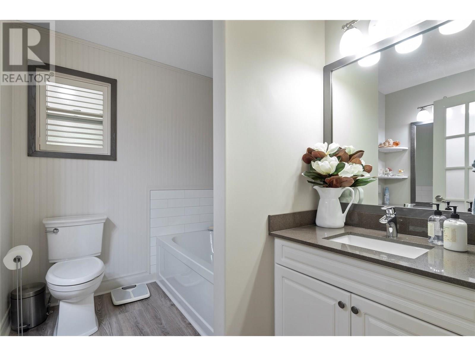 1047 Wharf Road, Scotch Creek, BC - Indoor Photo Showing Bathroom