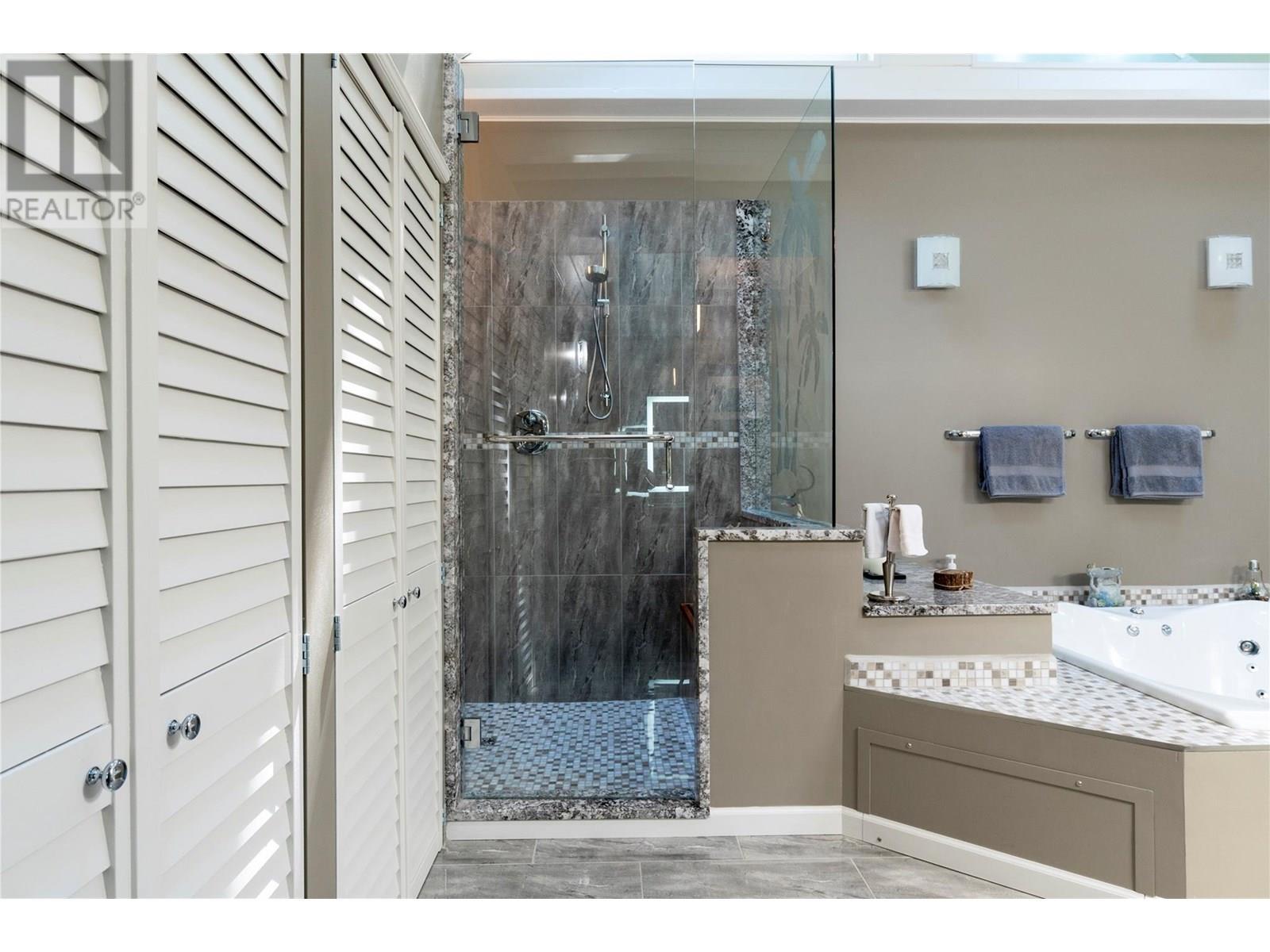 1047 Wharf Road, Scotch Creek, BC - Indoor