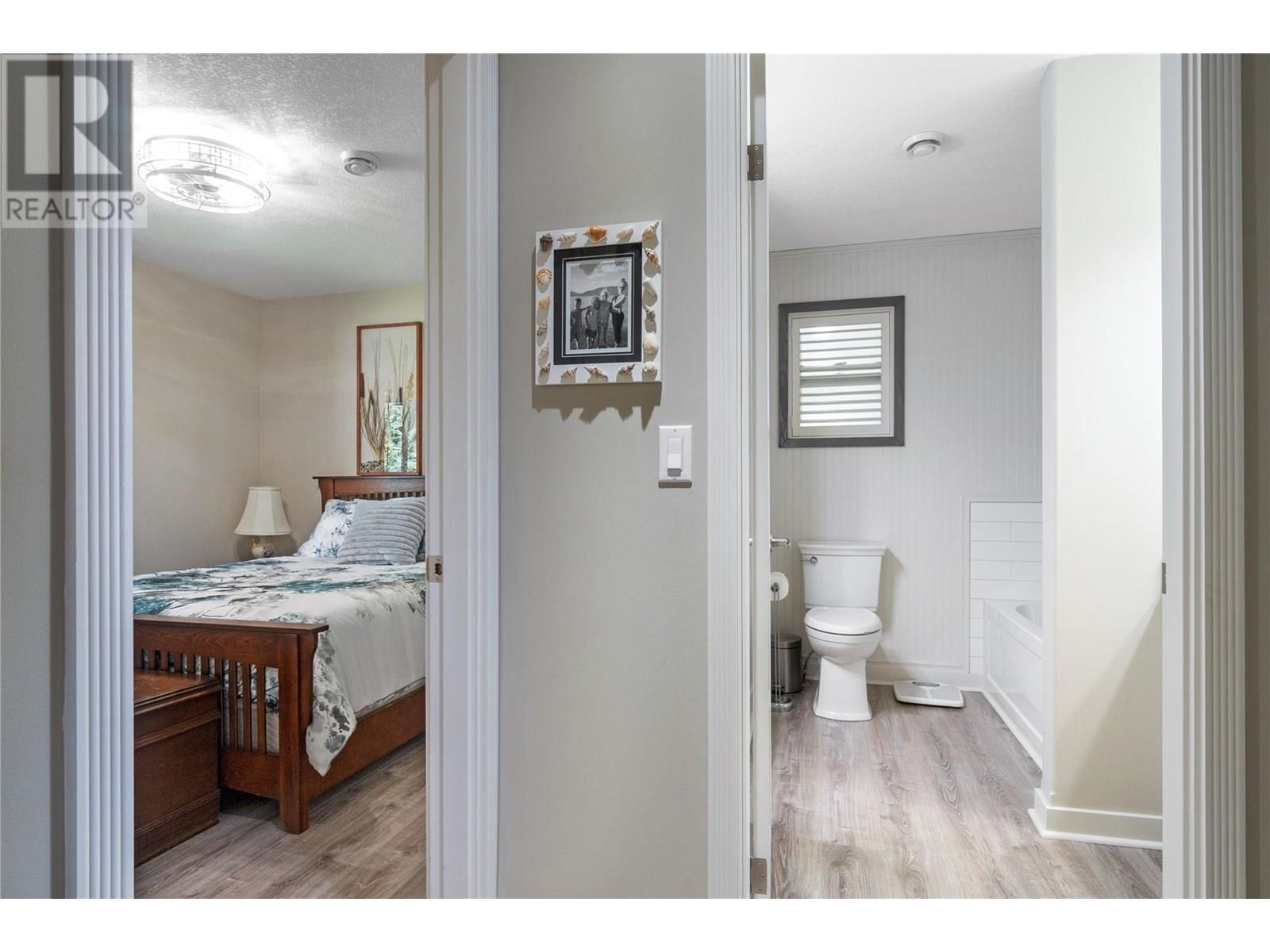 1047 Wharf Road, Scotch Creek, BC - Indoor Photo Showing Bathroom