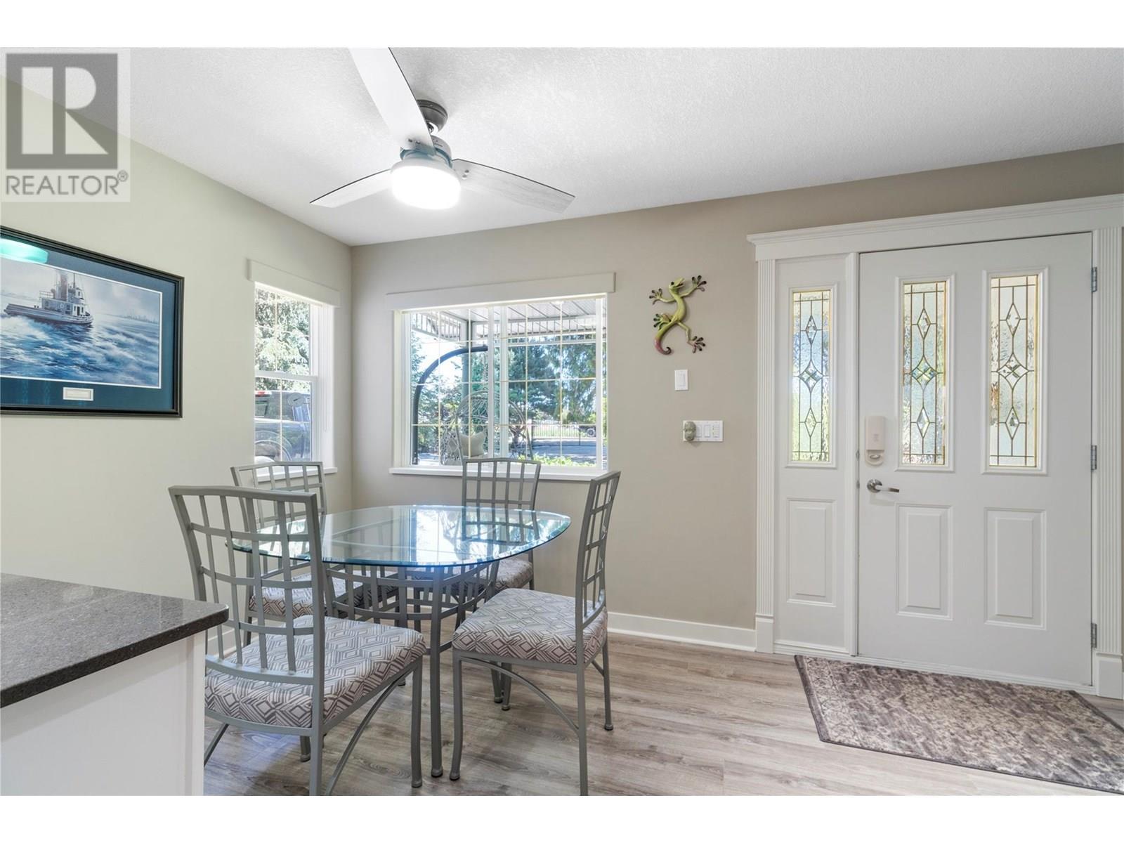 1047 Wharf Road, Scotch Creek, BC - Indoor Photo Showing Dining Room