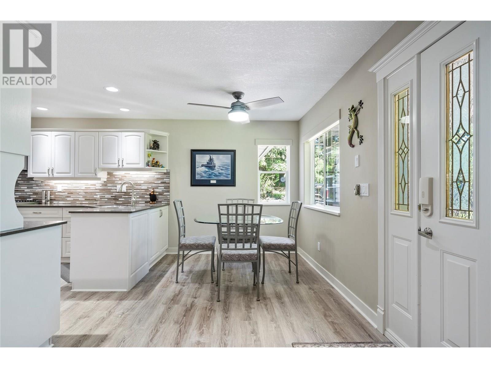 1047 Wharf Road, Scotch Creek, BC - Indoor Photo Showing Dining Room